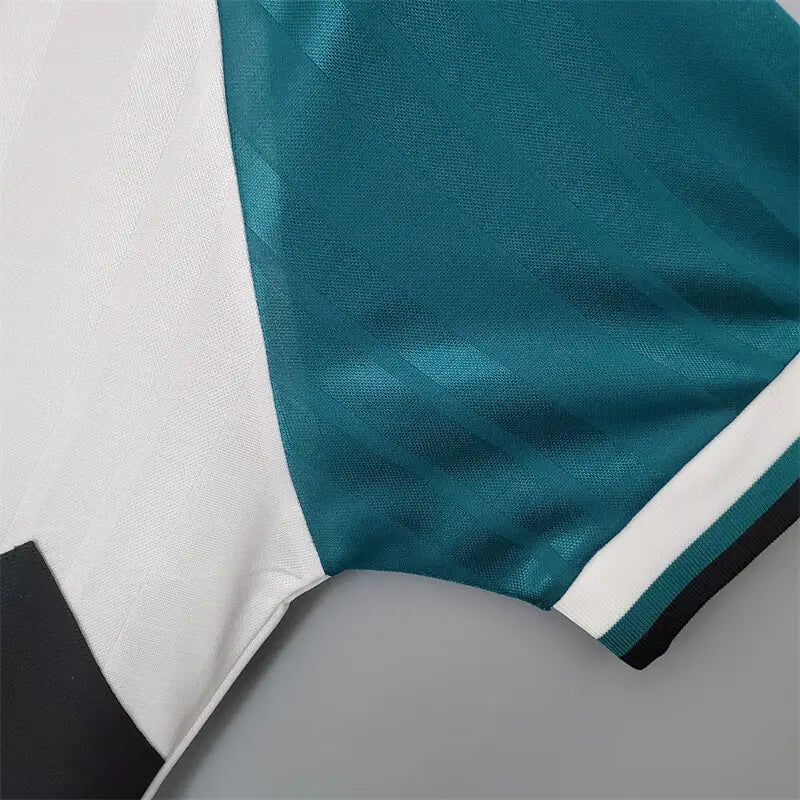 Liverpool 93-95 Away Kit Доставка 1 Работен Ден