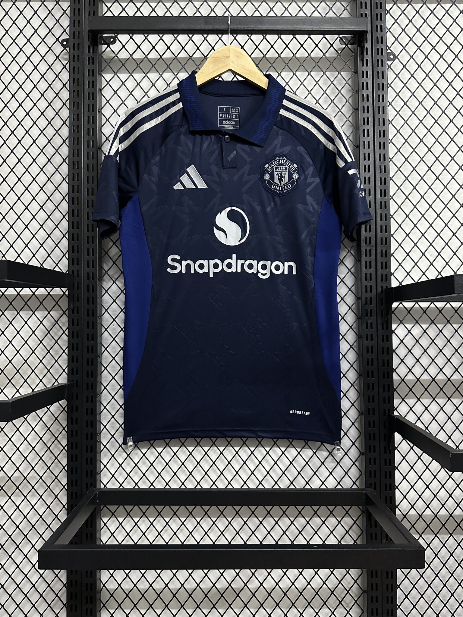 Manchester United 24/25 Away Kit – image 1