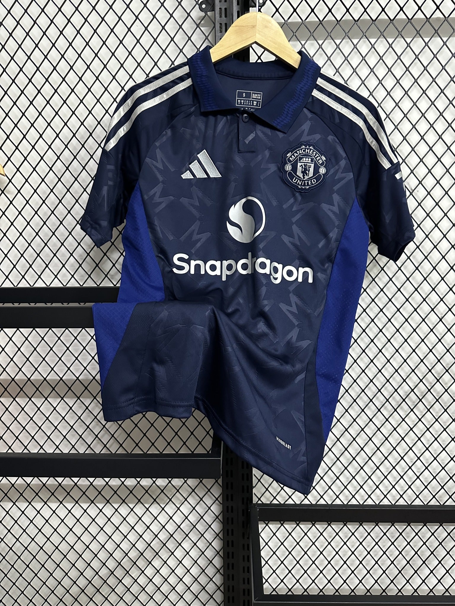 Manchester United 24/25 Away Kit – image 3