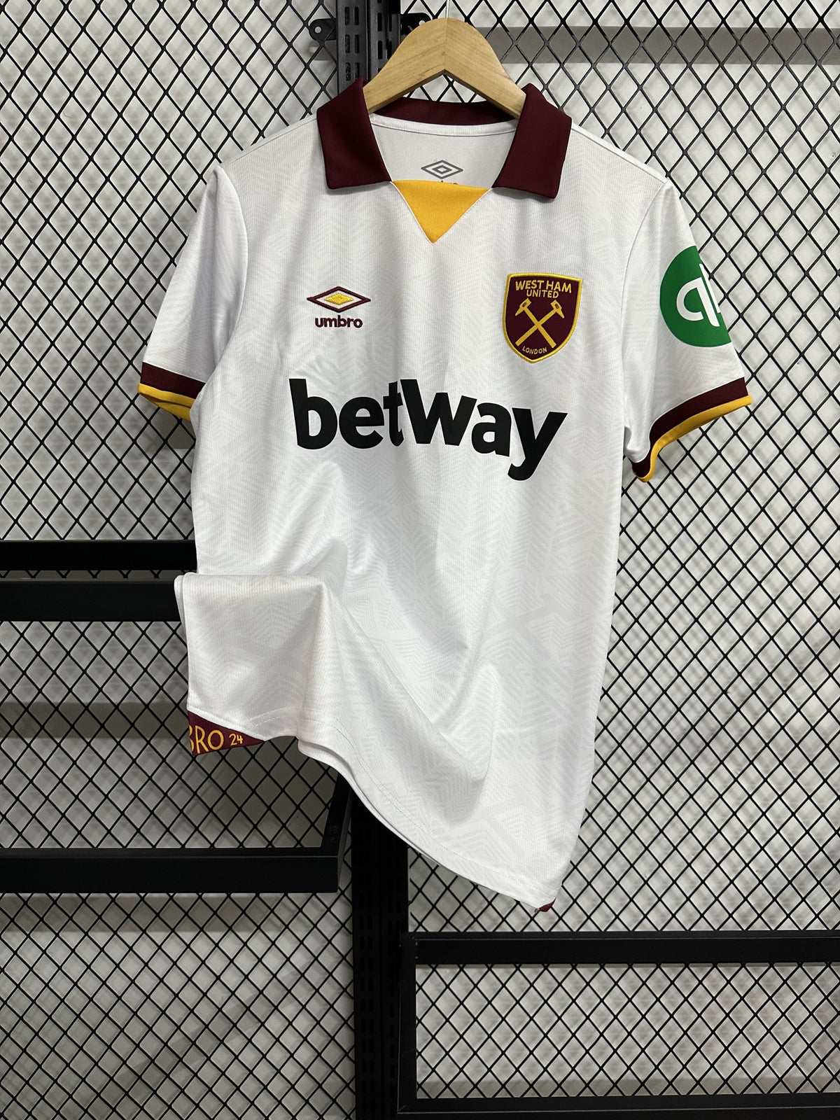 West Ham United 24/25 Third Kit – image 3
