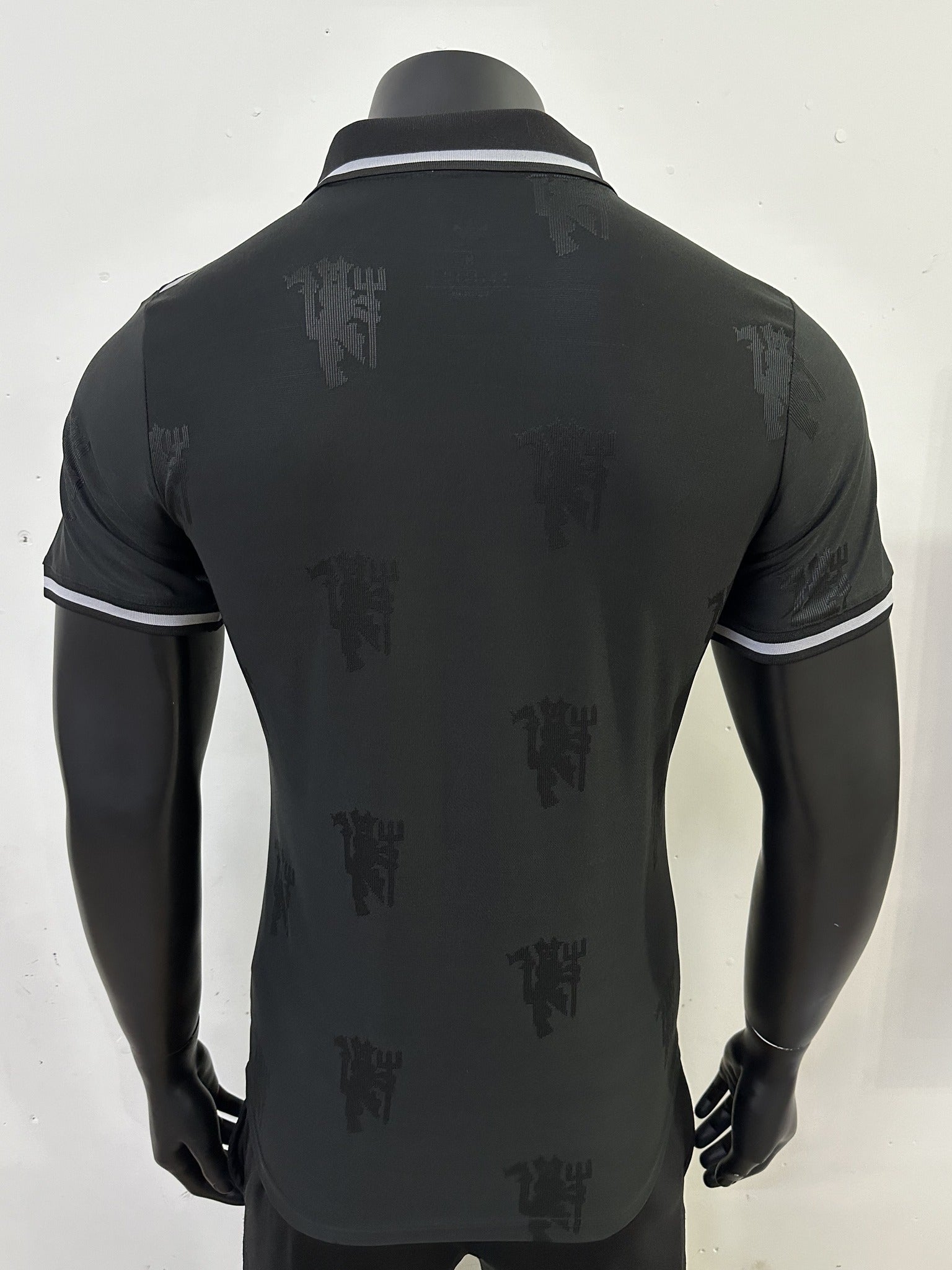 Manchester United Player 25/26 Tonal Pattern Black Special Edition Kit – image 2