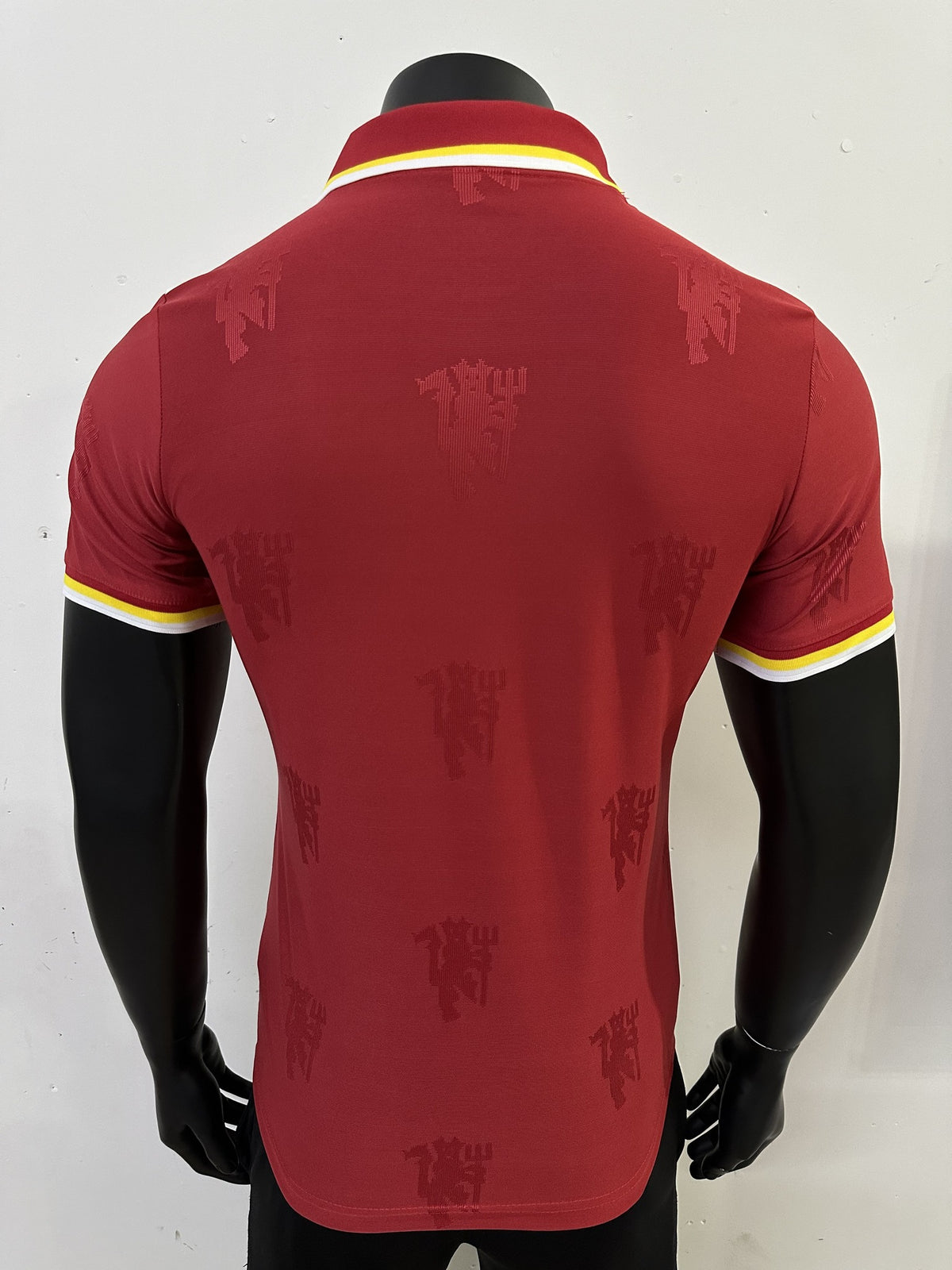 Manchester United Player 25/26 Tonal Pattern Red Special Edition Kit – image 2