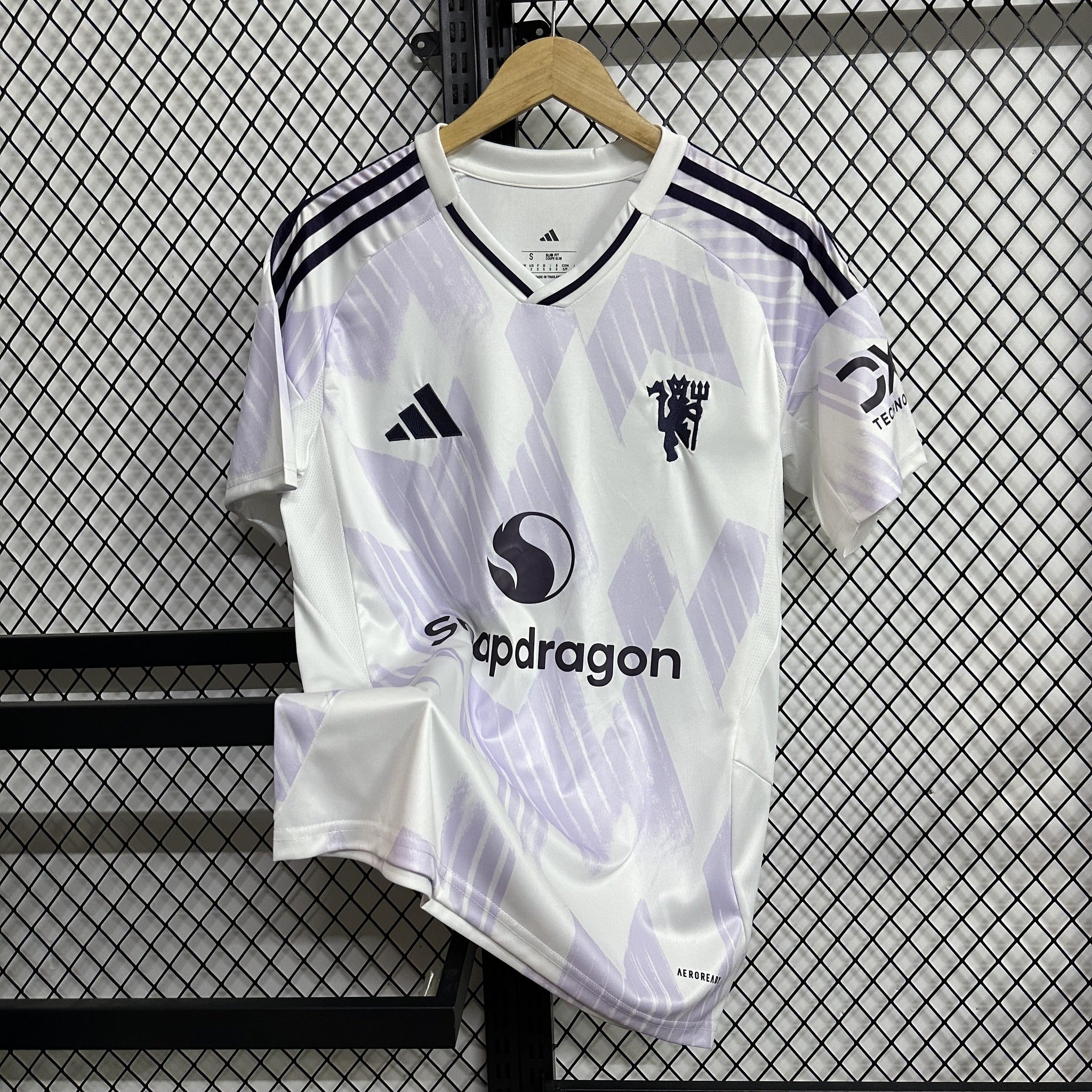 Manchester United 25/26 Away Kit – image 1