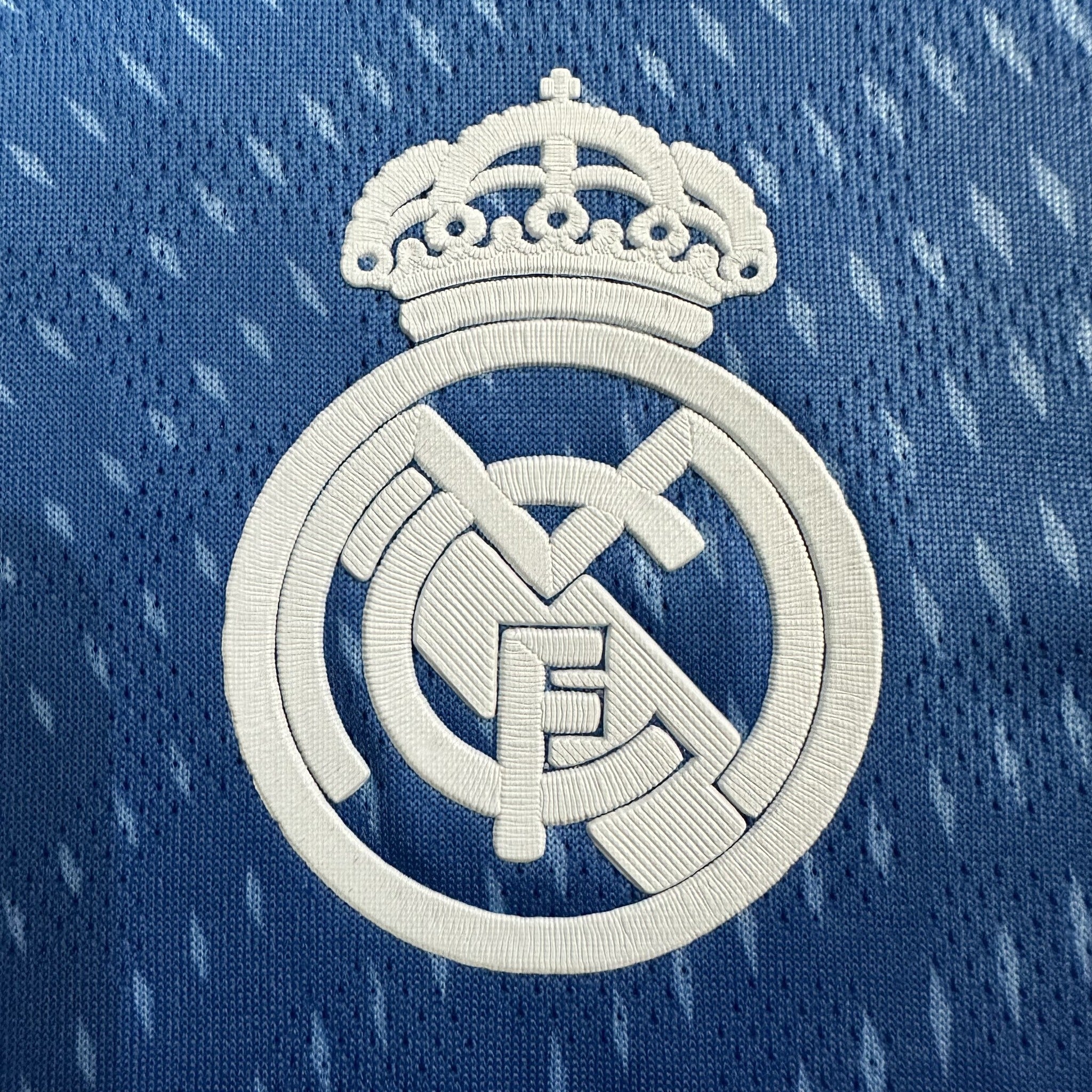 Real Madrid Player 25/26 Goalkeeper Kit – image 6