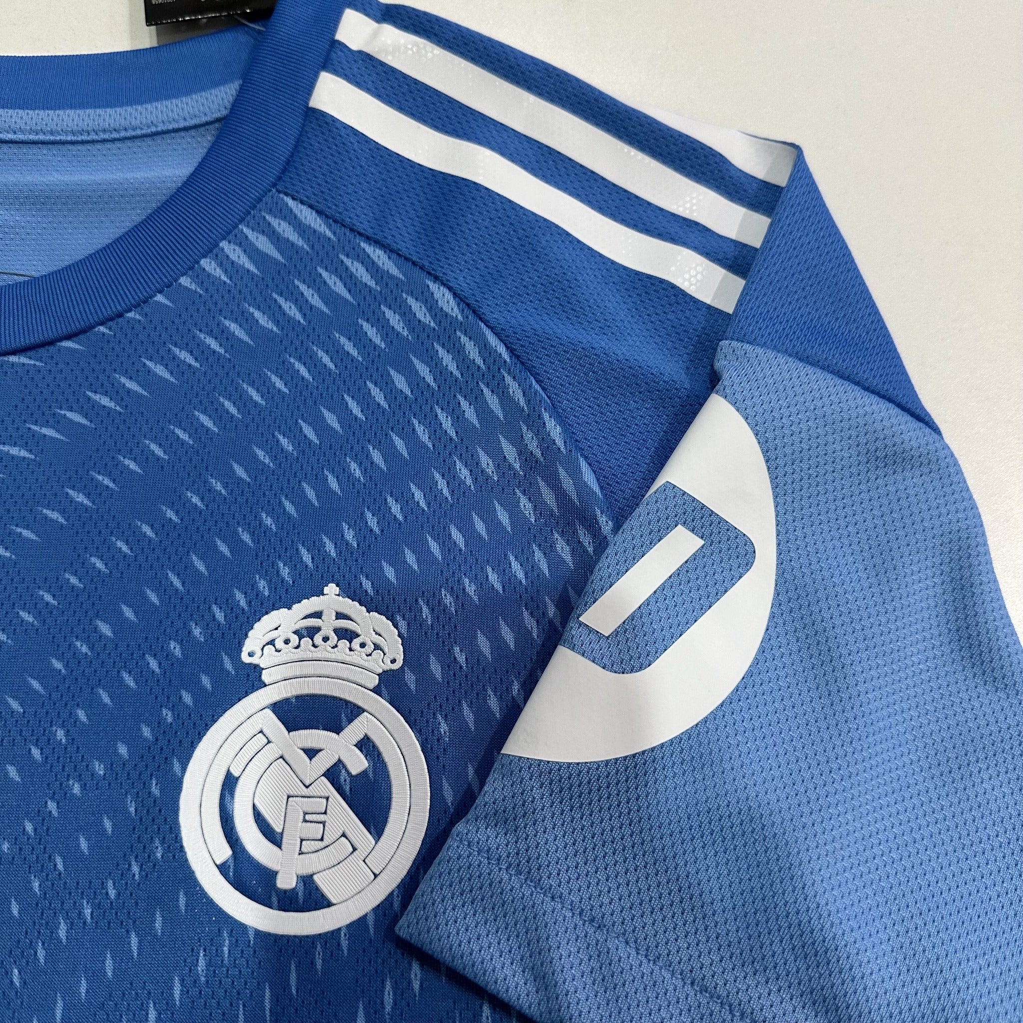 Real Madrid Player 25/26 Goalkeeper Kit – image 9