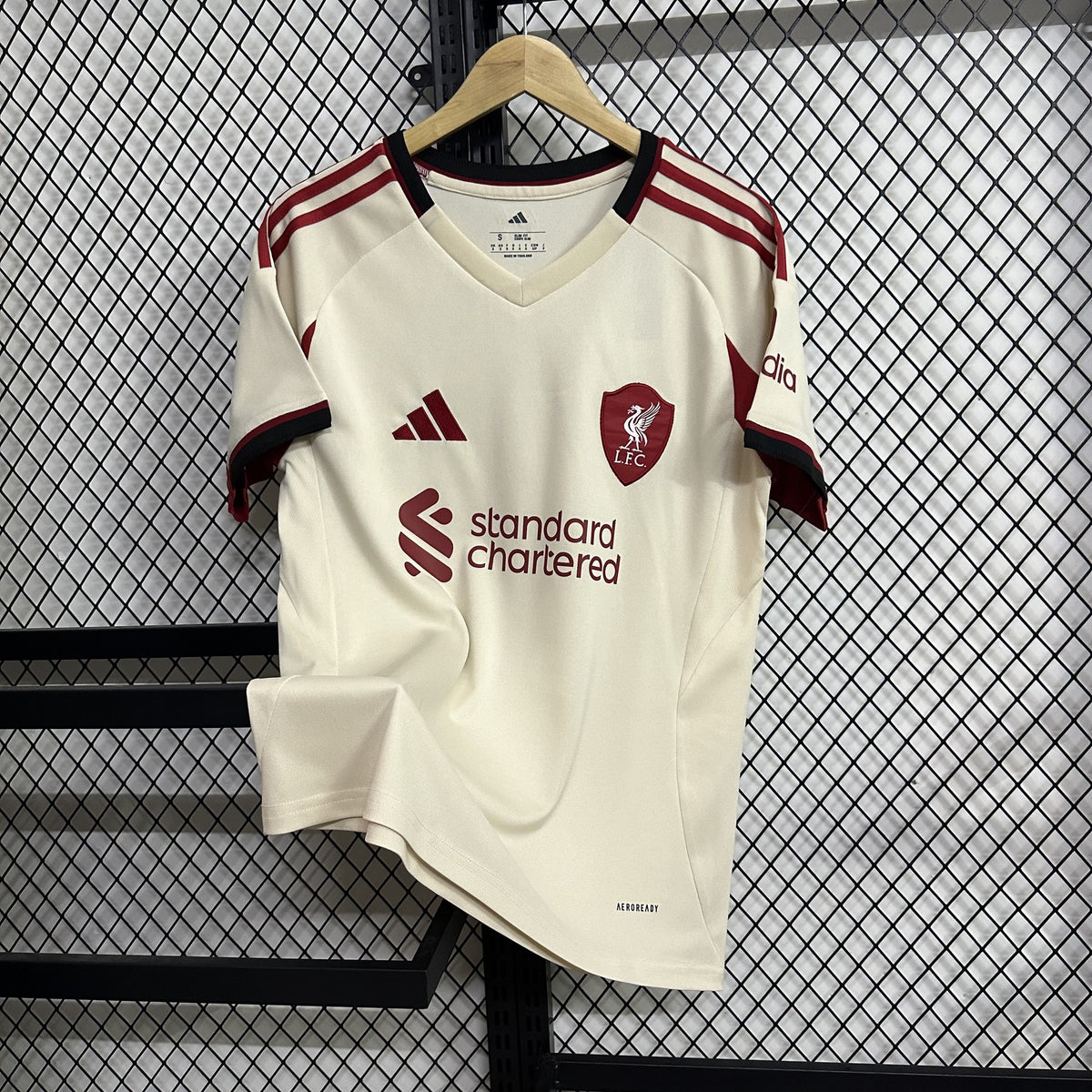 Liverpool 25/26 Away Kit – image 3