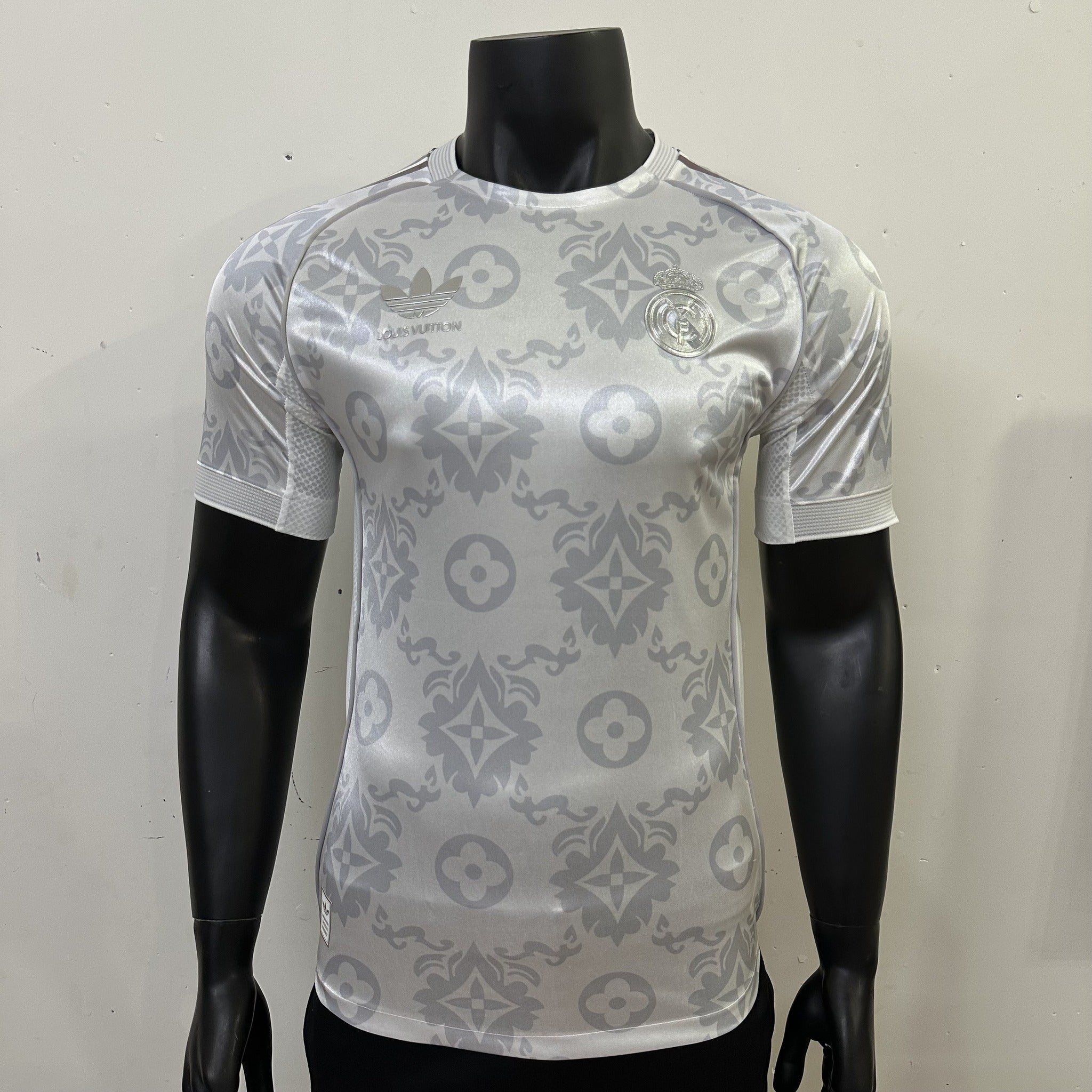 Real Madrid Player 25/26 x Louis Vuitton Special Edition Kit – image 3