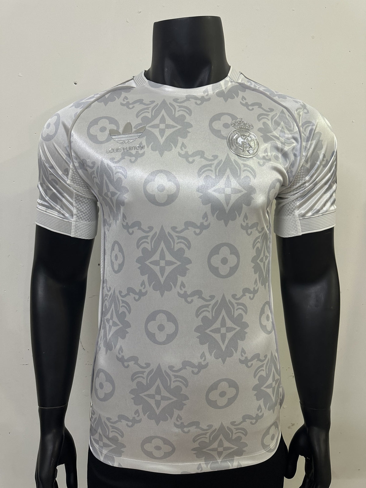 Real Madrid Player 25/26 x Louis Vuitton No. 10 Special Edition Kit – image 1
