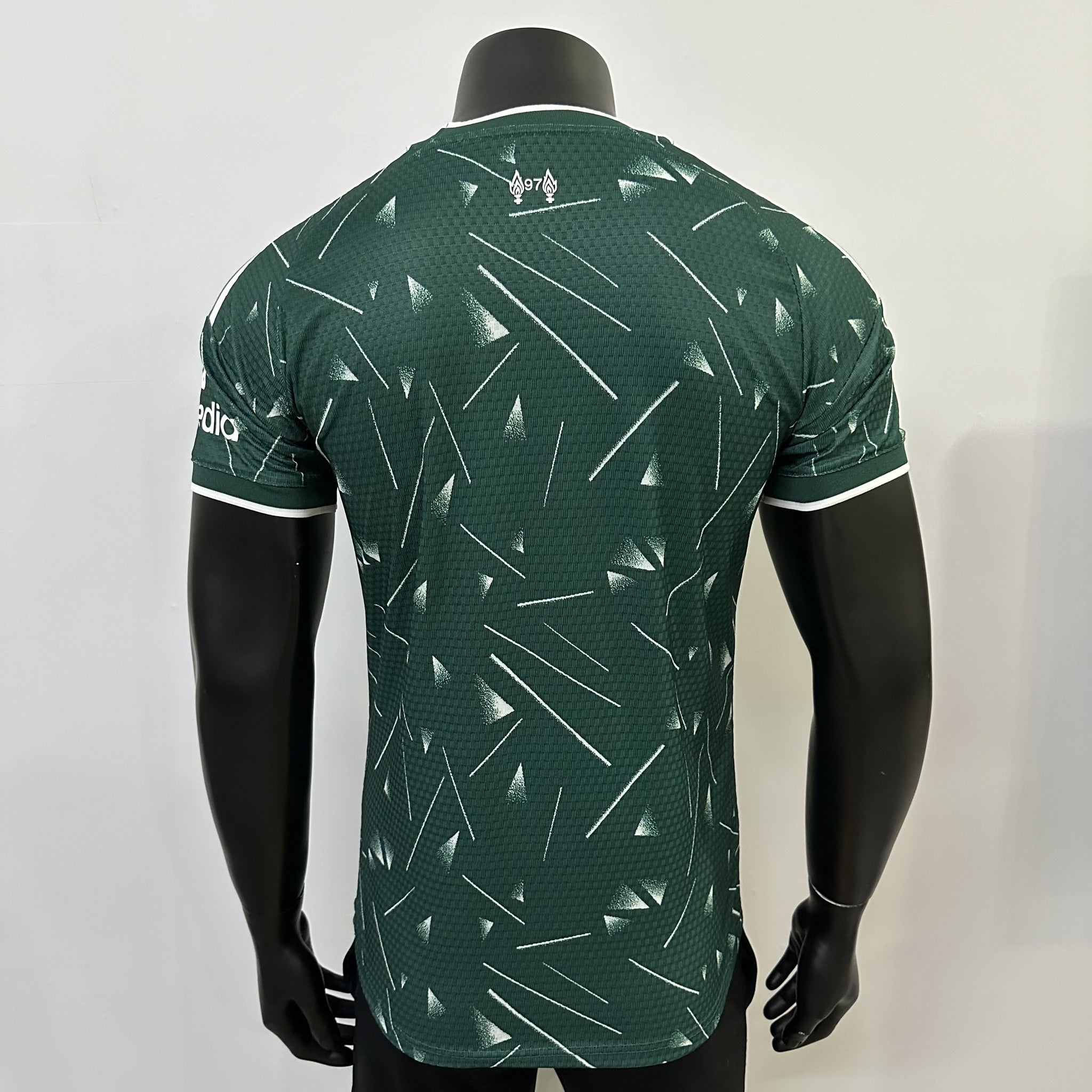 Liverpool Player 26/27 Green Special Edition Kit – image 4