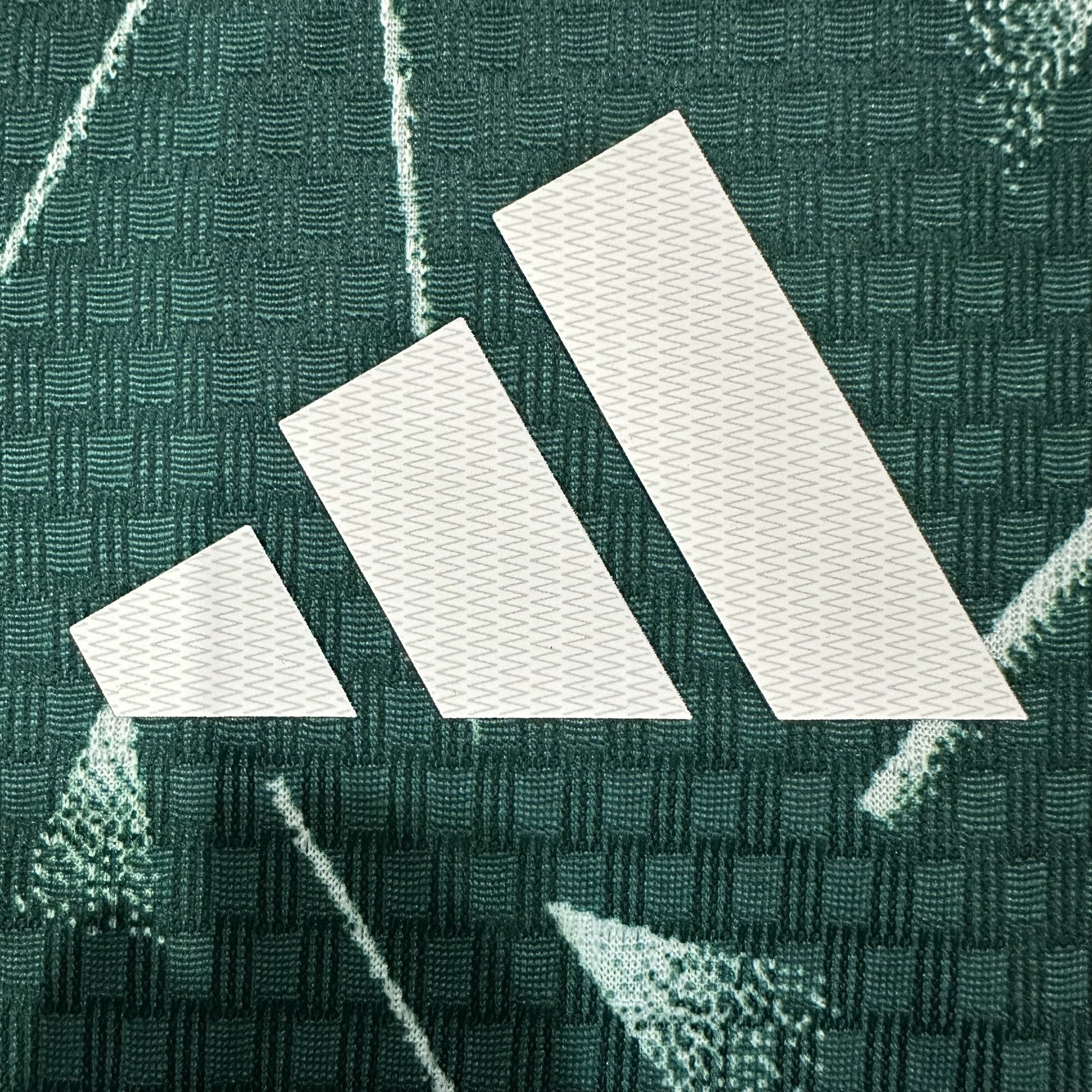 Liverpool Player 26/27 Green Special Edition Kit – image 7