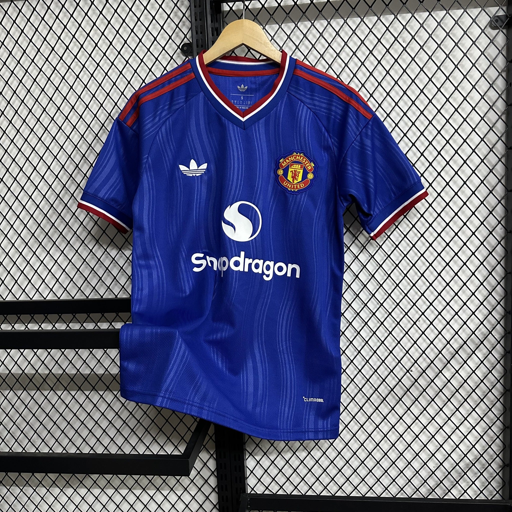 Manchester United 26/27 Away Kit – image 1
