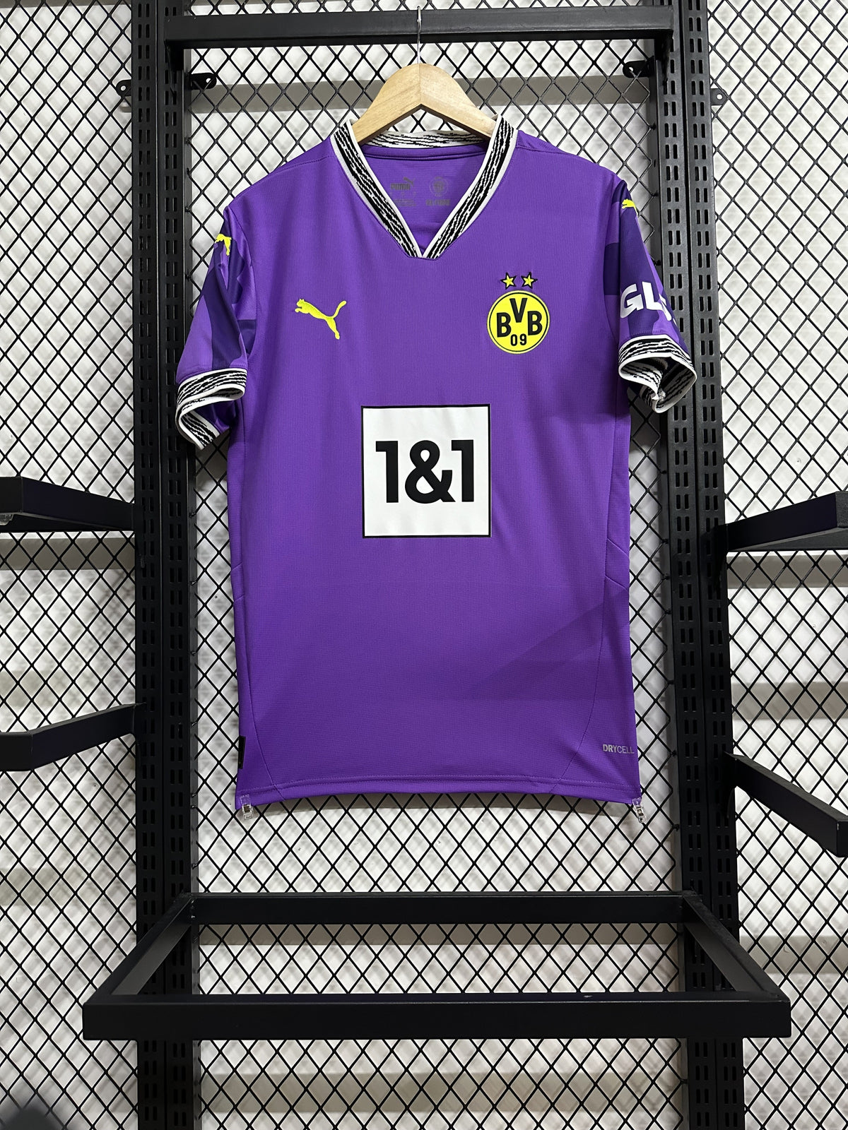 Borussia Dortmund 25/26 Goalkeeper Kit – image 1