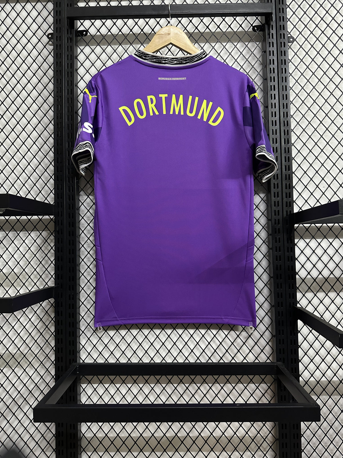 Borussia Dortmund 25/26 Goalkeeper Kit – image 2