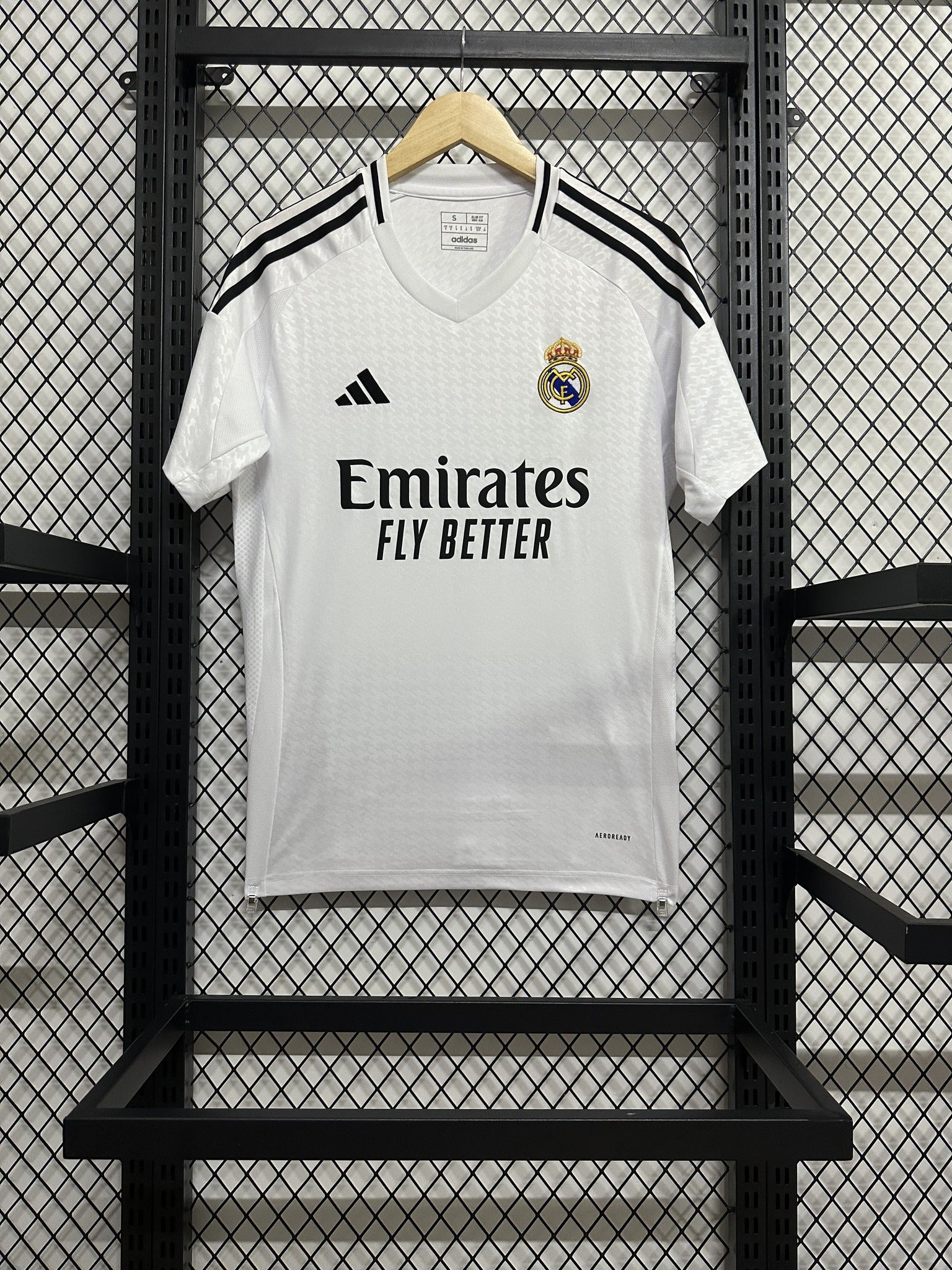 Real Madrid 24/25 Home Kit – image 1