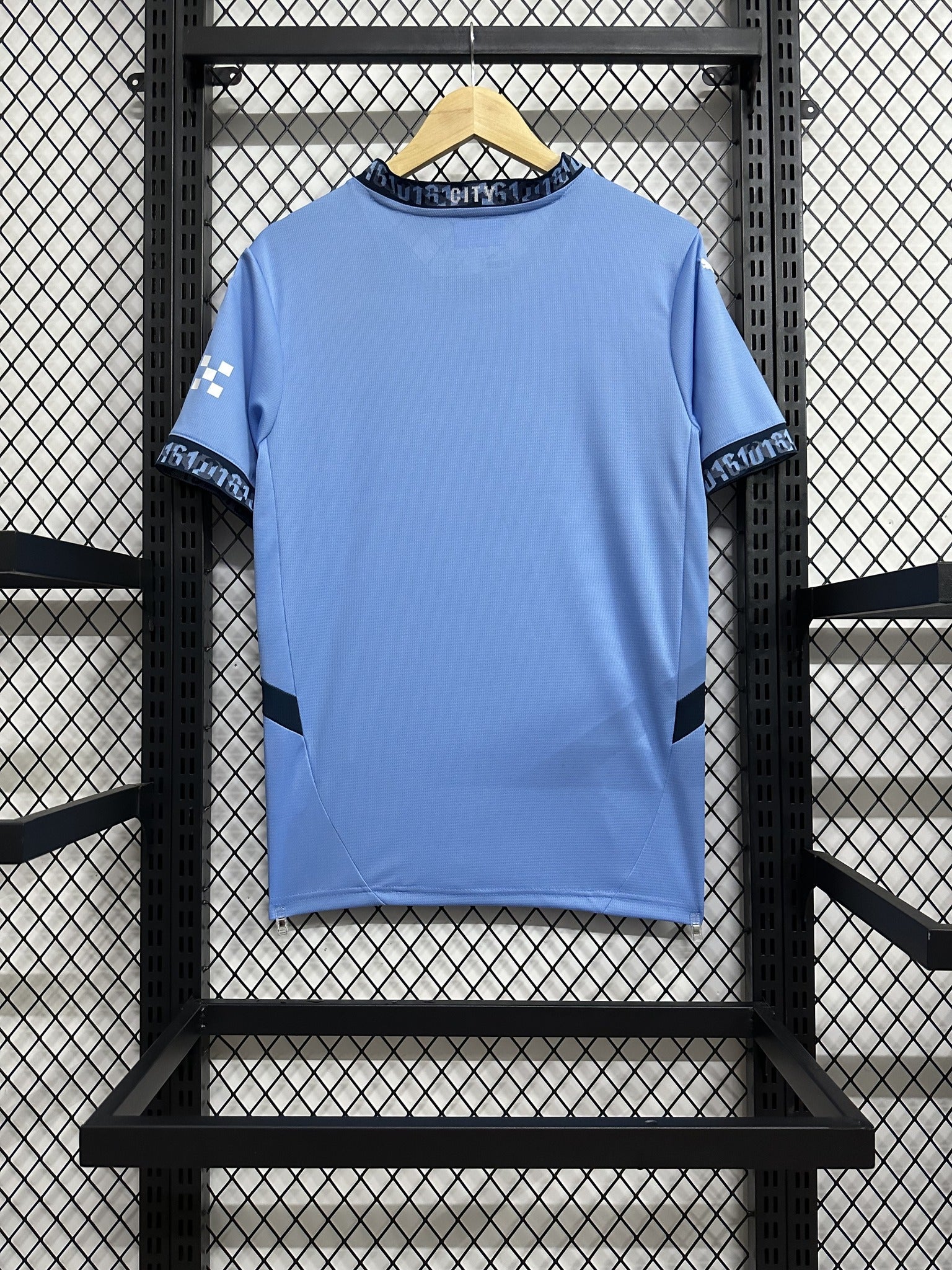 Manchester City 24/25 Home Kit – image 2