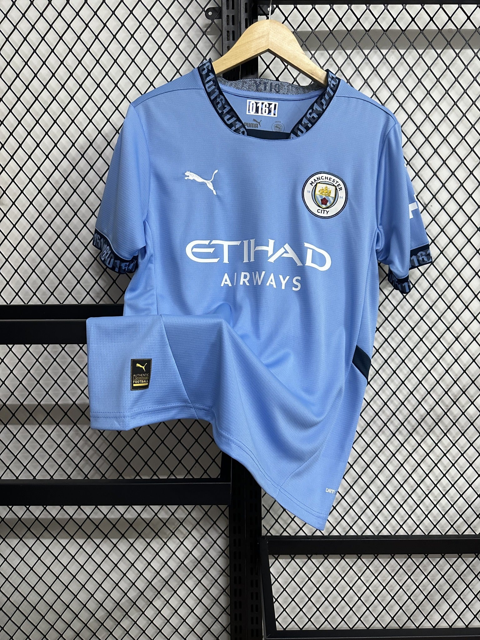 Manchester City 24/25 Home Kit – image 3
