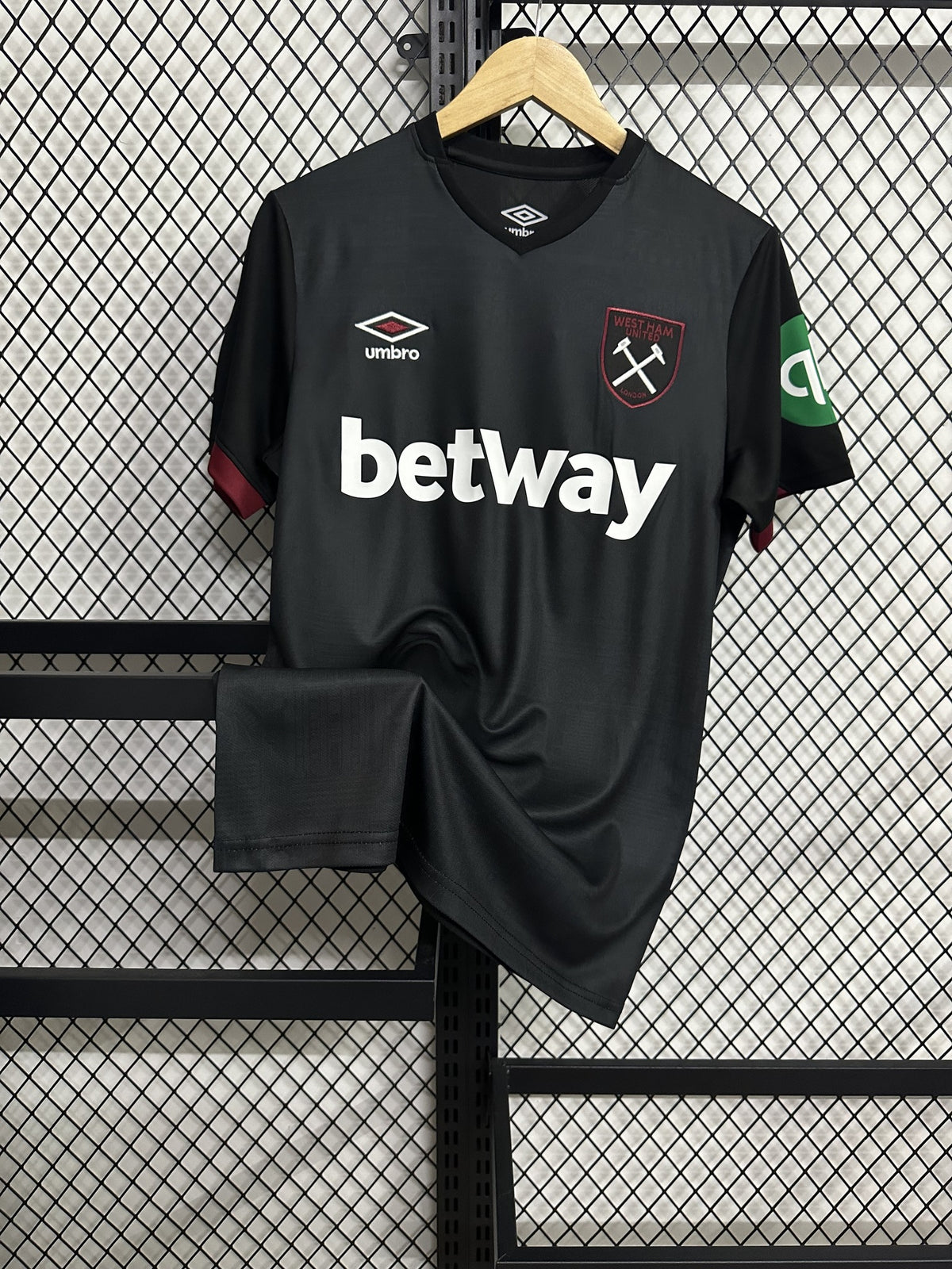 West Ham United 24/25 Away Kit – image 3