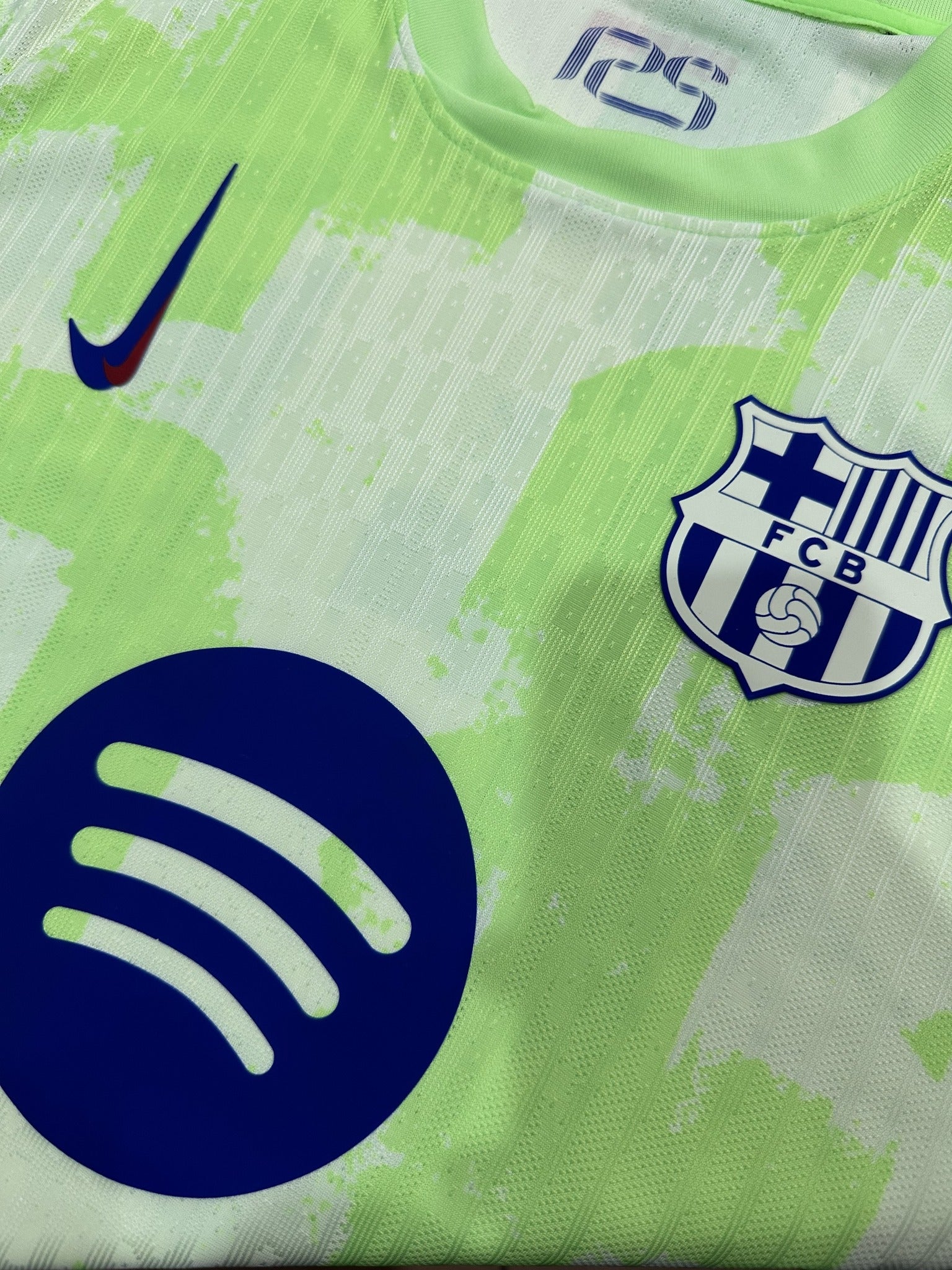 Barcelona Player 24/25 Third New Sponsor Variant Kit – image 3
