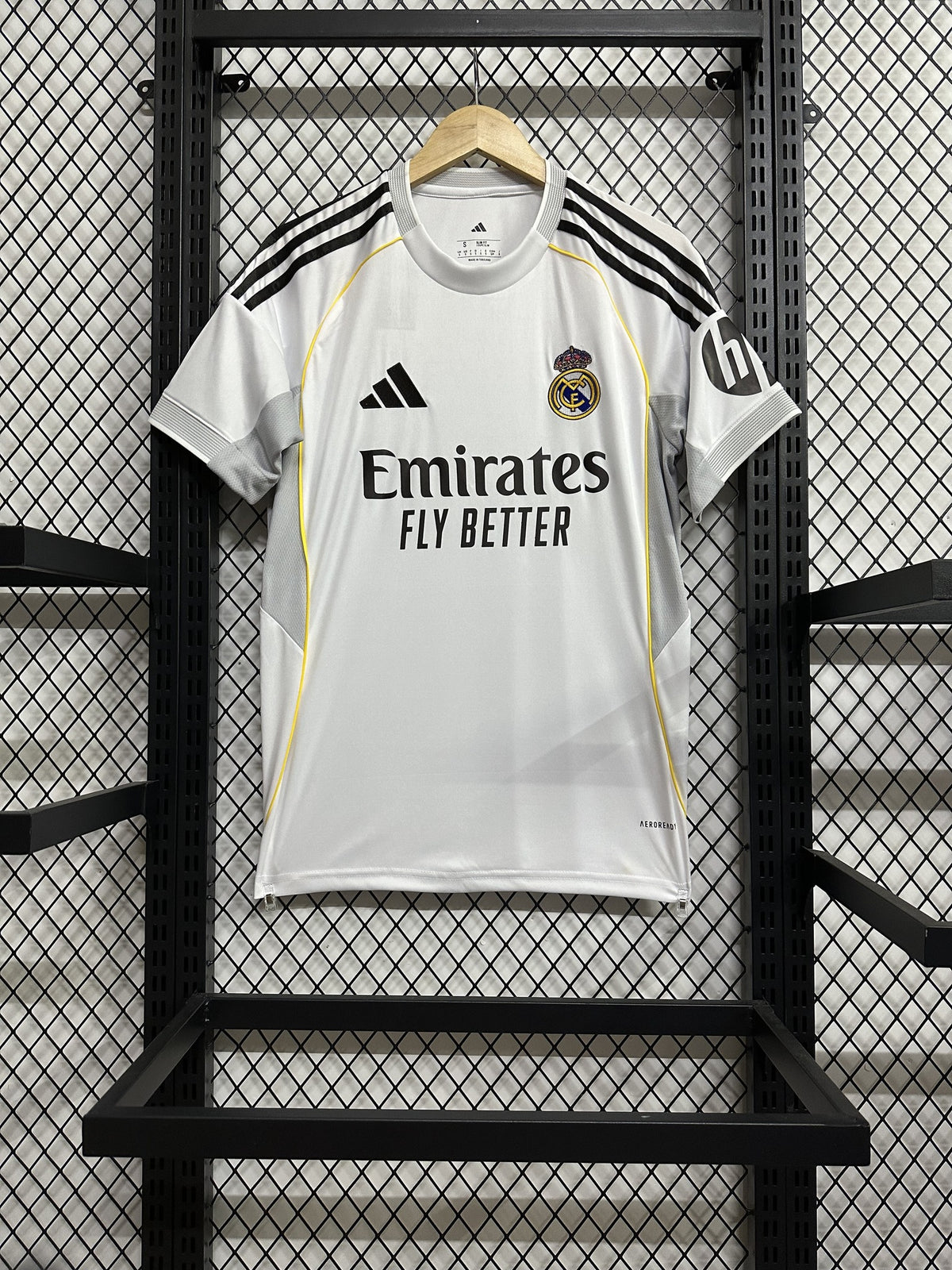 Real Madrid 25/26 Home Kit – image 1