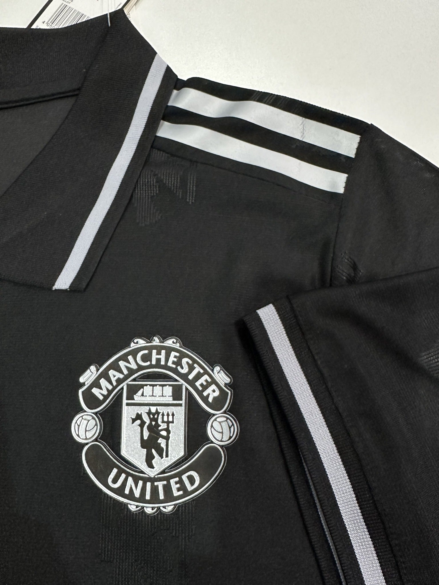 Manchester United Player 25/26 Tonal Pattern Black Special Edition Kit – image 7