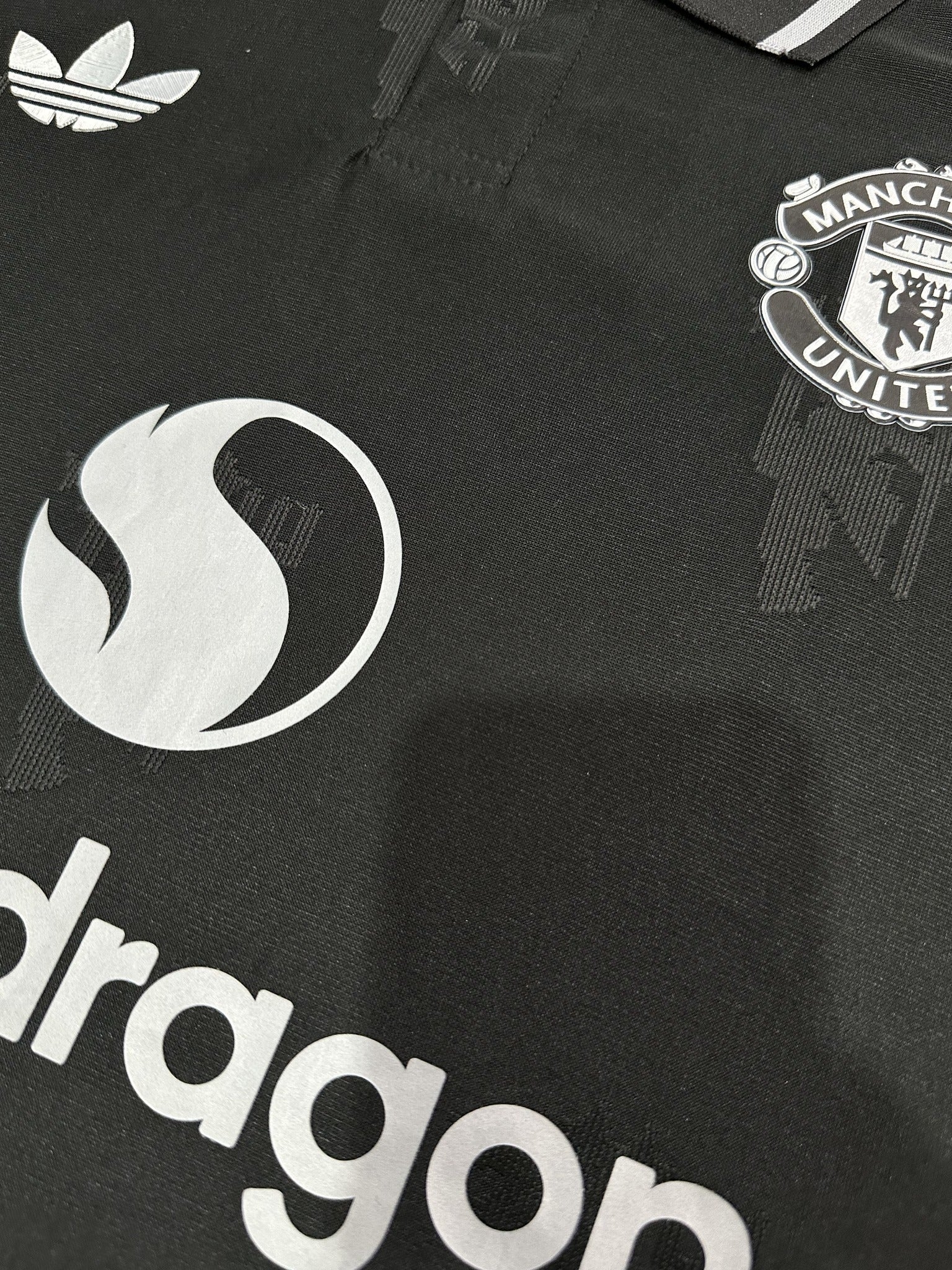 Manchester United Player 25/26 Tonal Pattern Black Special Edition Kit – image 10
