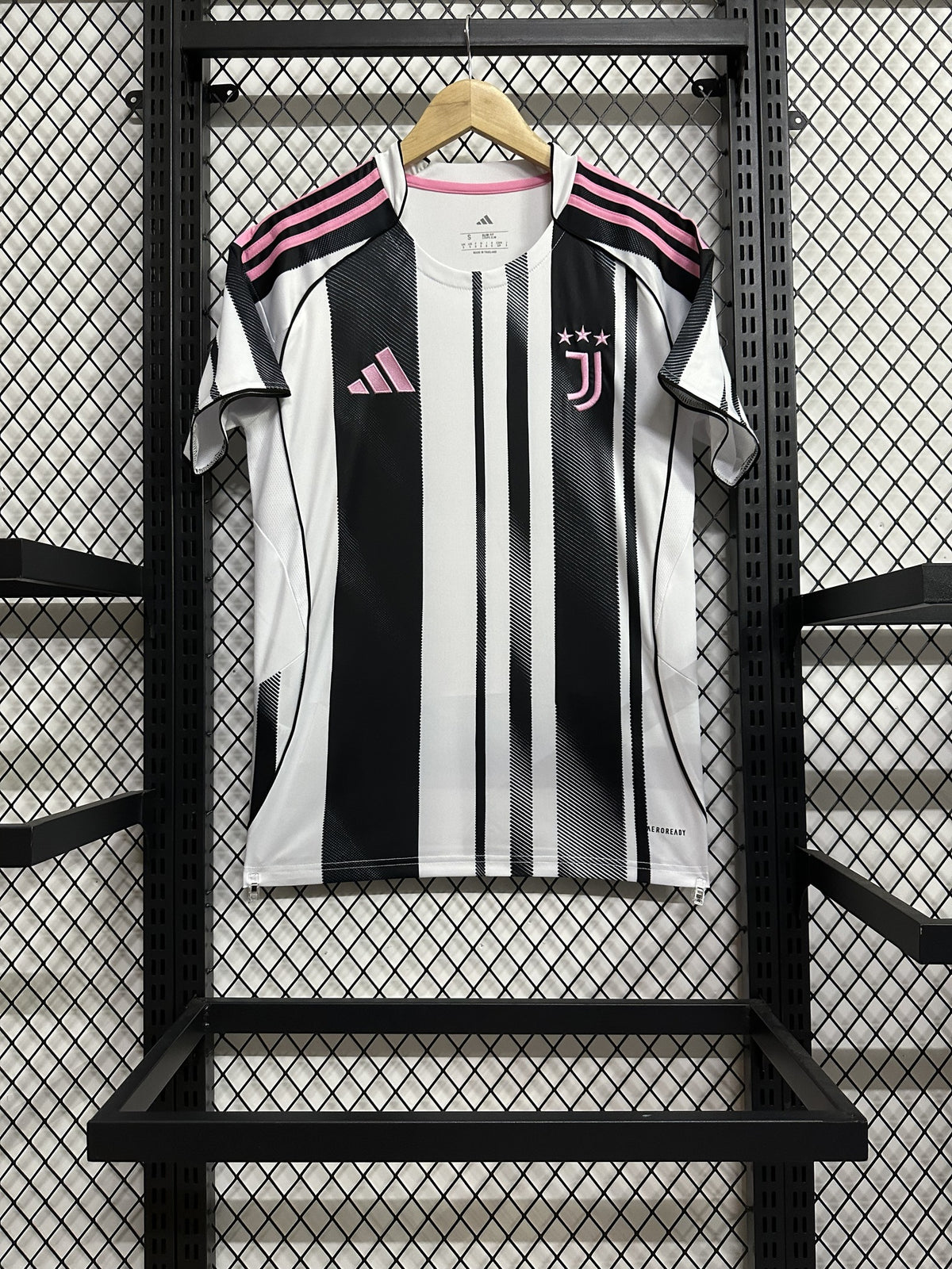 Juventus 25/26 Home Kit – image 1