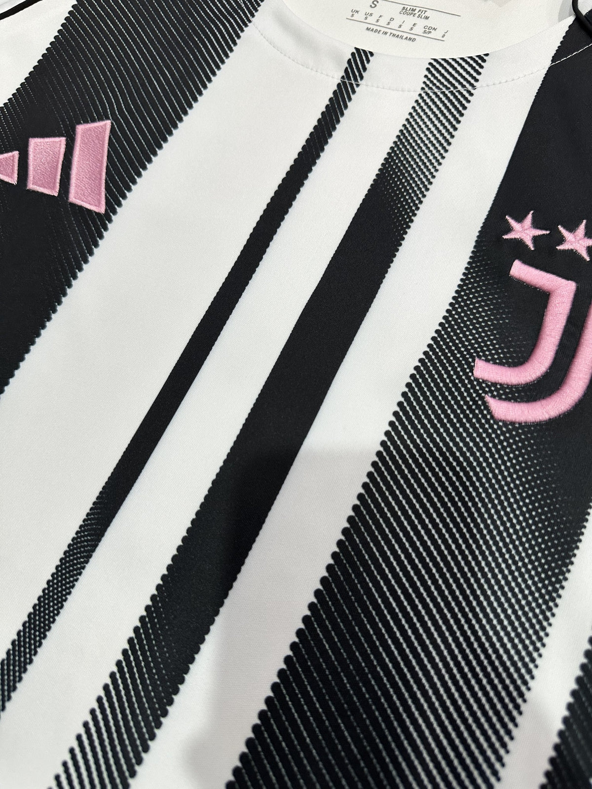 Juventus 25/26 Home Kit – image 4