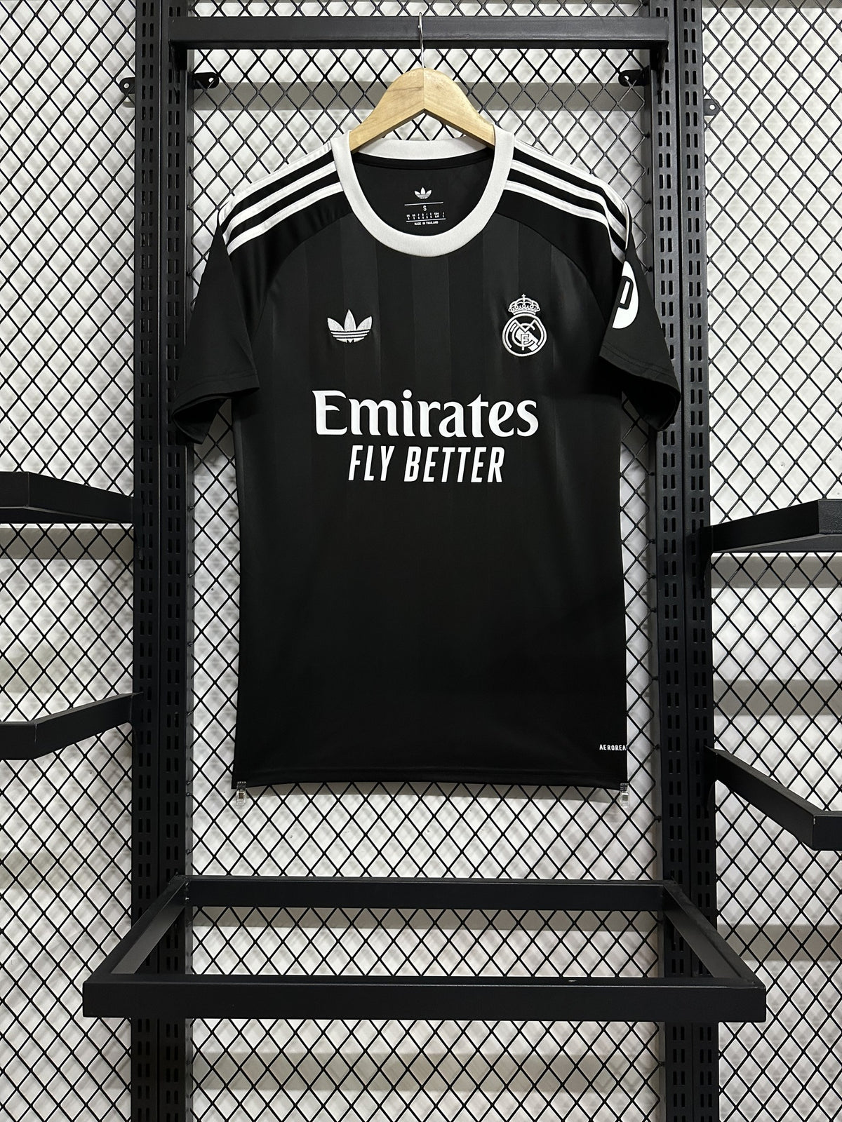 Real Madrid 25/26 Black Goalkeeper Kit – image 1