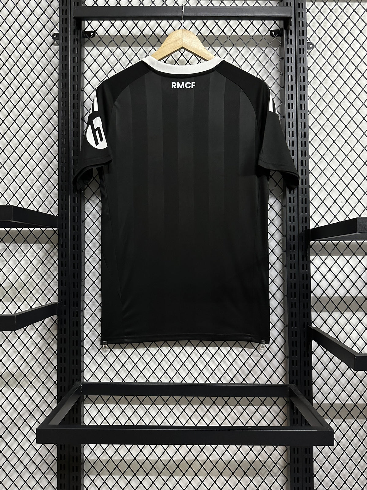 Real Madrid 25/26 Black Goalkeeper Kit – image 2