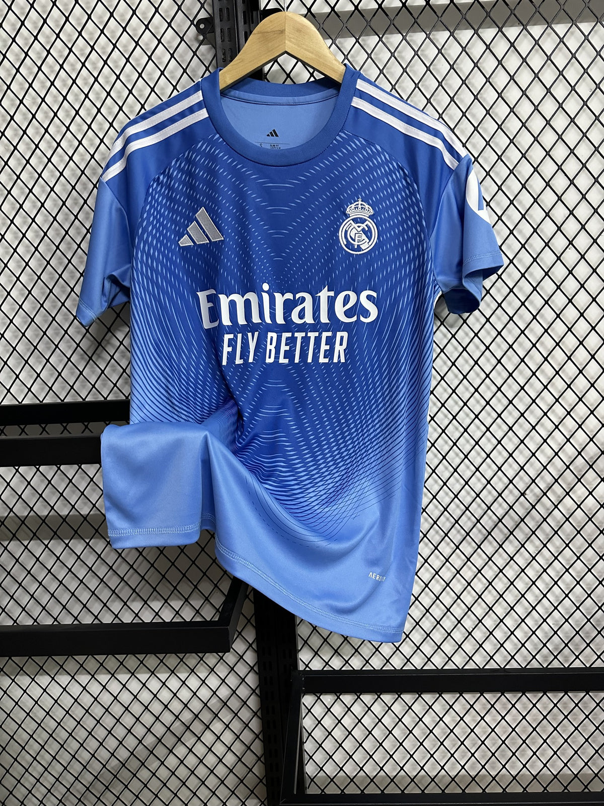 Real Madrid 25/26 Blue Goalkeeper Kit – image 1
