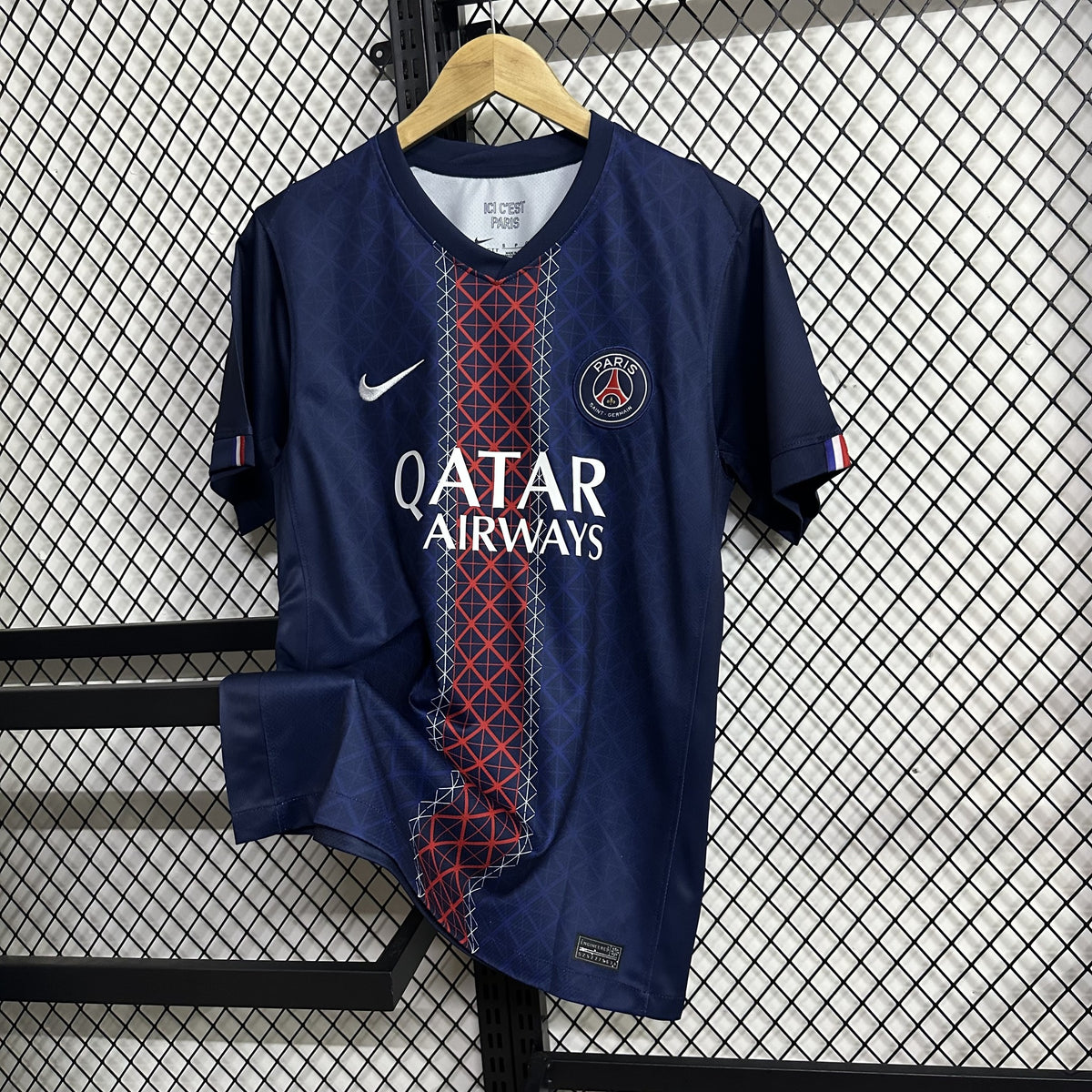Paris Saint-Germain 25/26 Home Kit – image 3