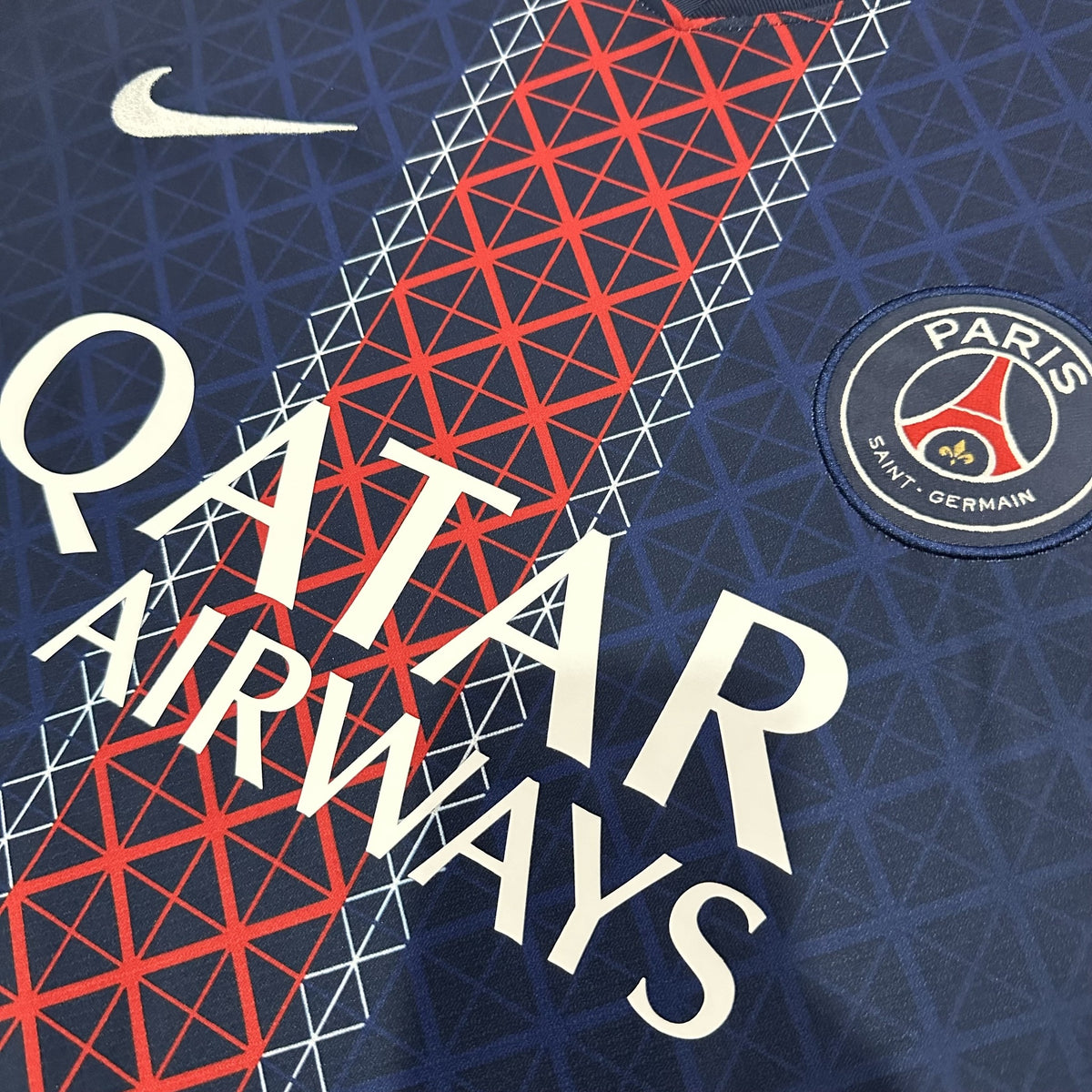 Paris Saint-Germain 25/26 Home Kit – image 4