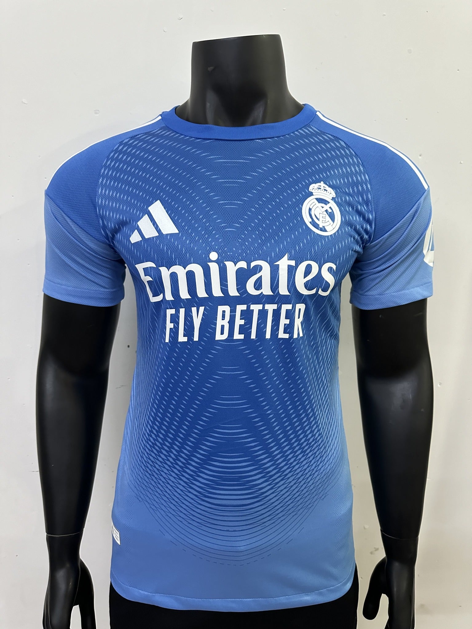 Real Madrid Player 25/26 Goalkeeper Kit – image 1