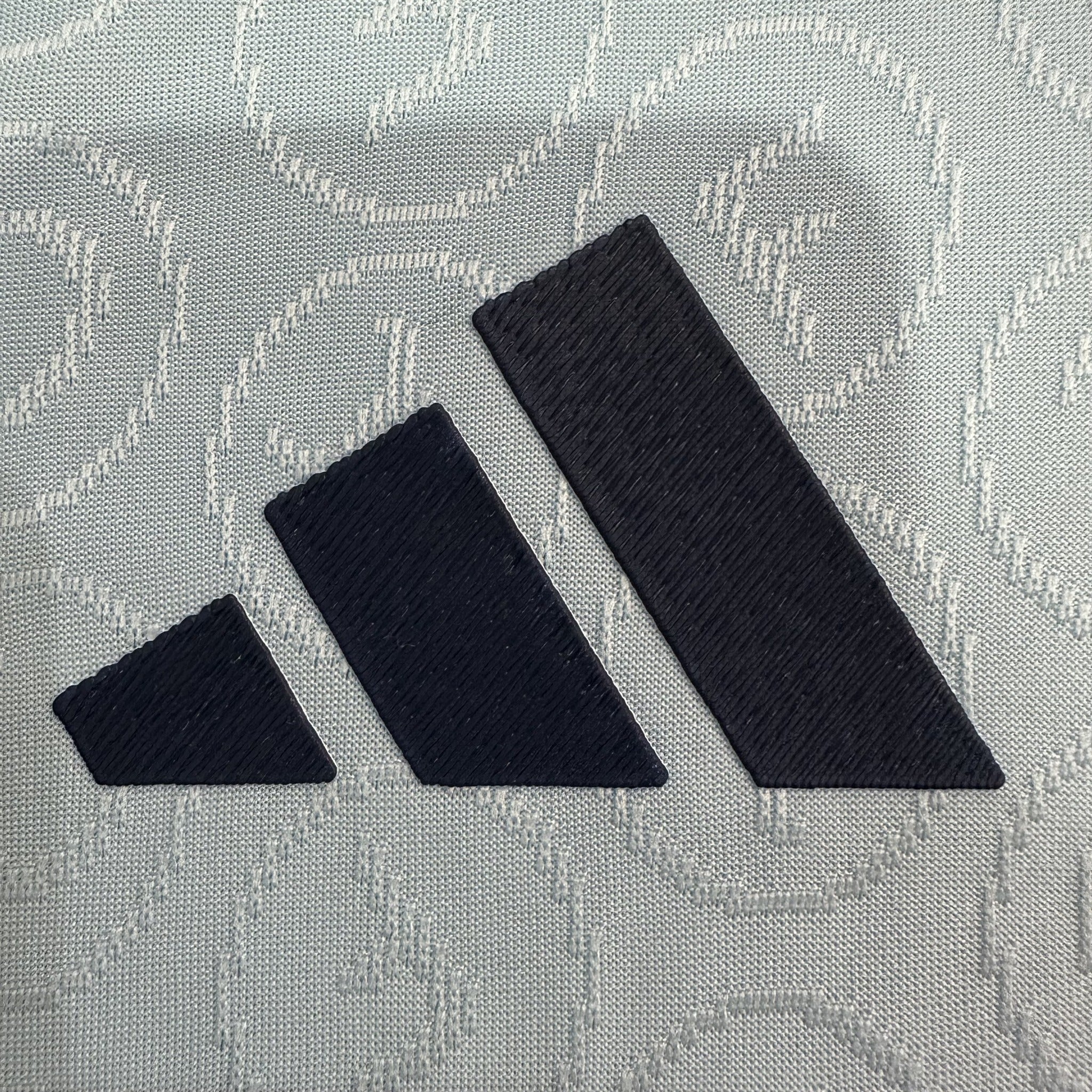 Arsenal Player 25/26 Tonal Pattern Special Edition Kit – image 7
