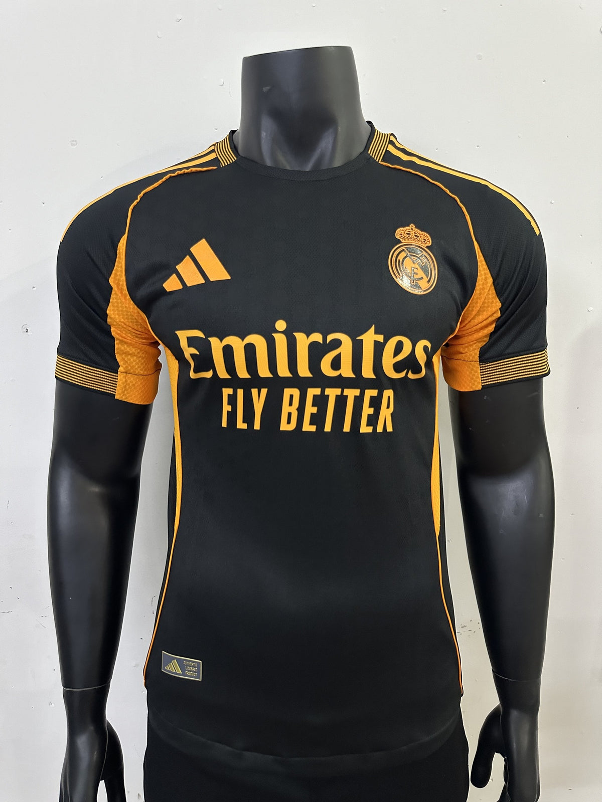Real Madrid Player 25/26 Black & Orange Special Edition Kit – image 1