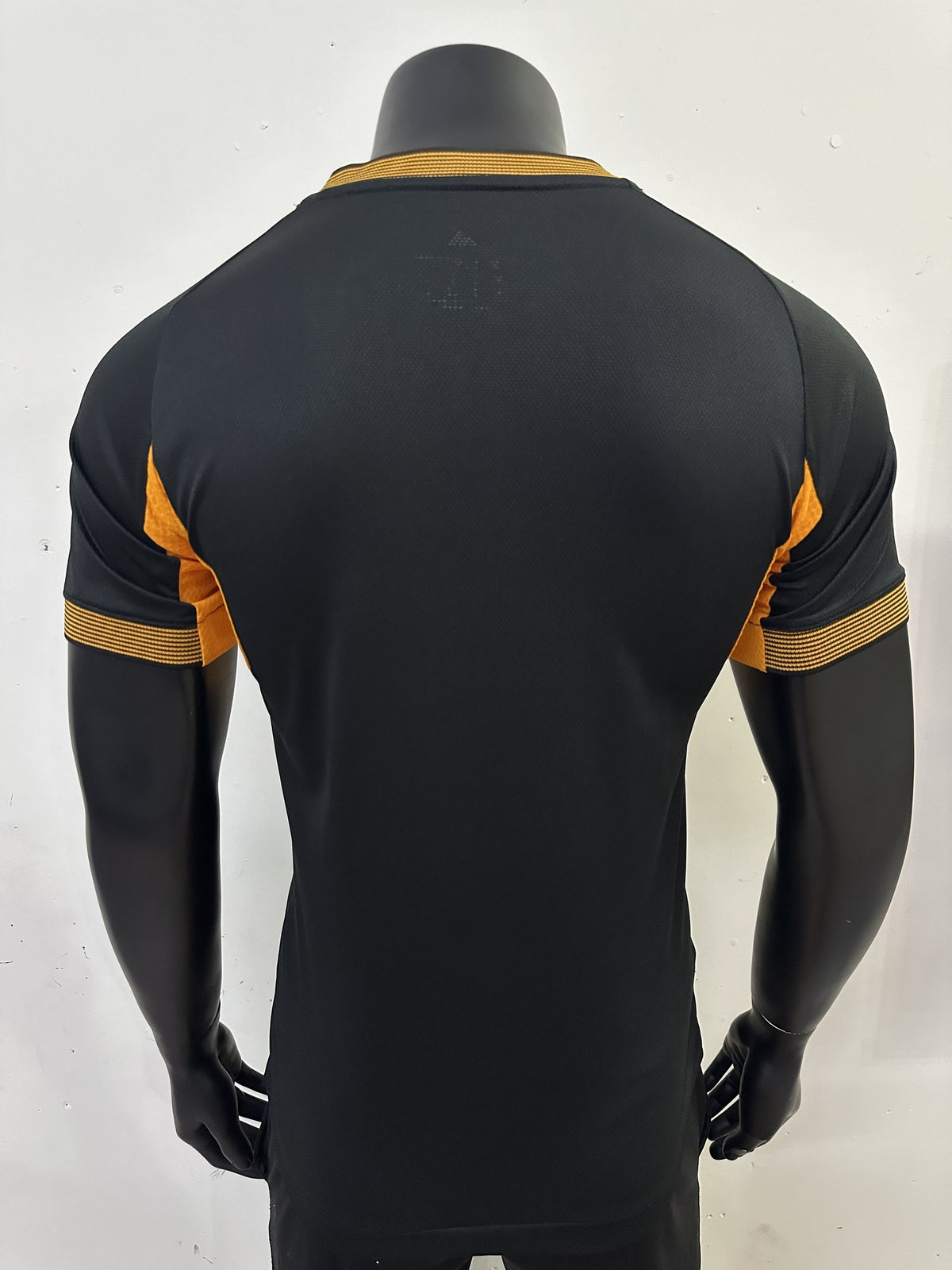 Real Madrid Player 25/26 Black & Orange Special Edition Kit – image 2