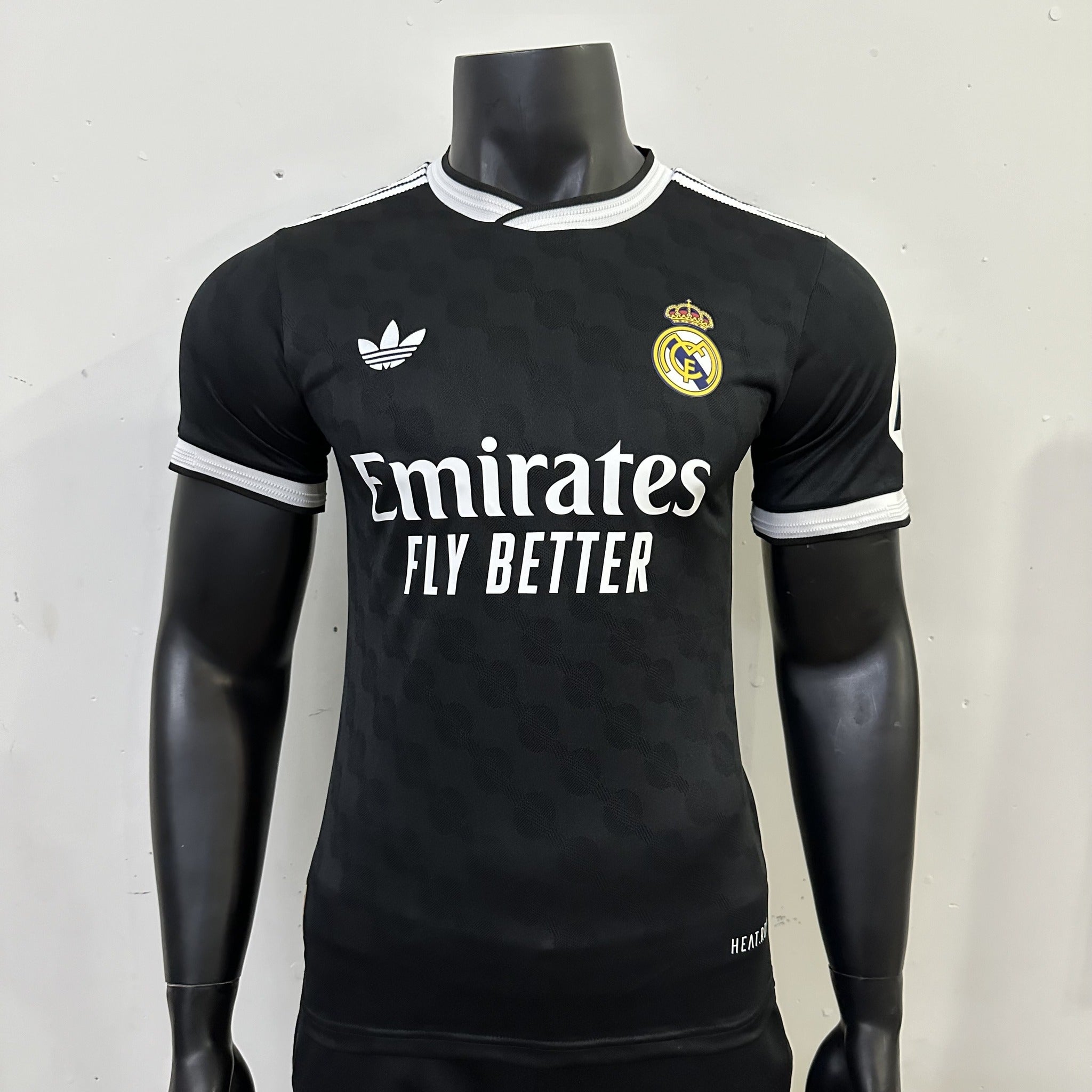 Real Madrid Player 25/26 Black Special Edition Kit – image 3