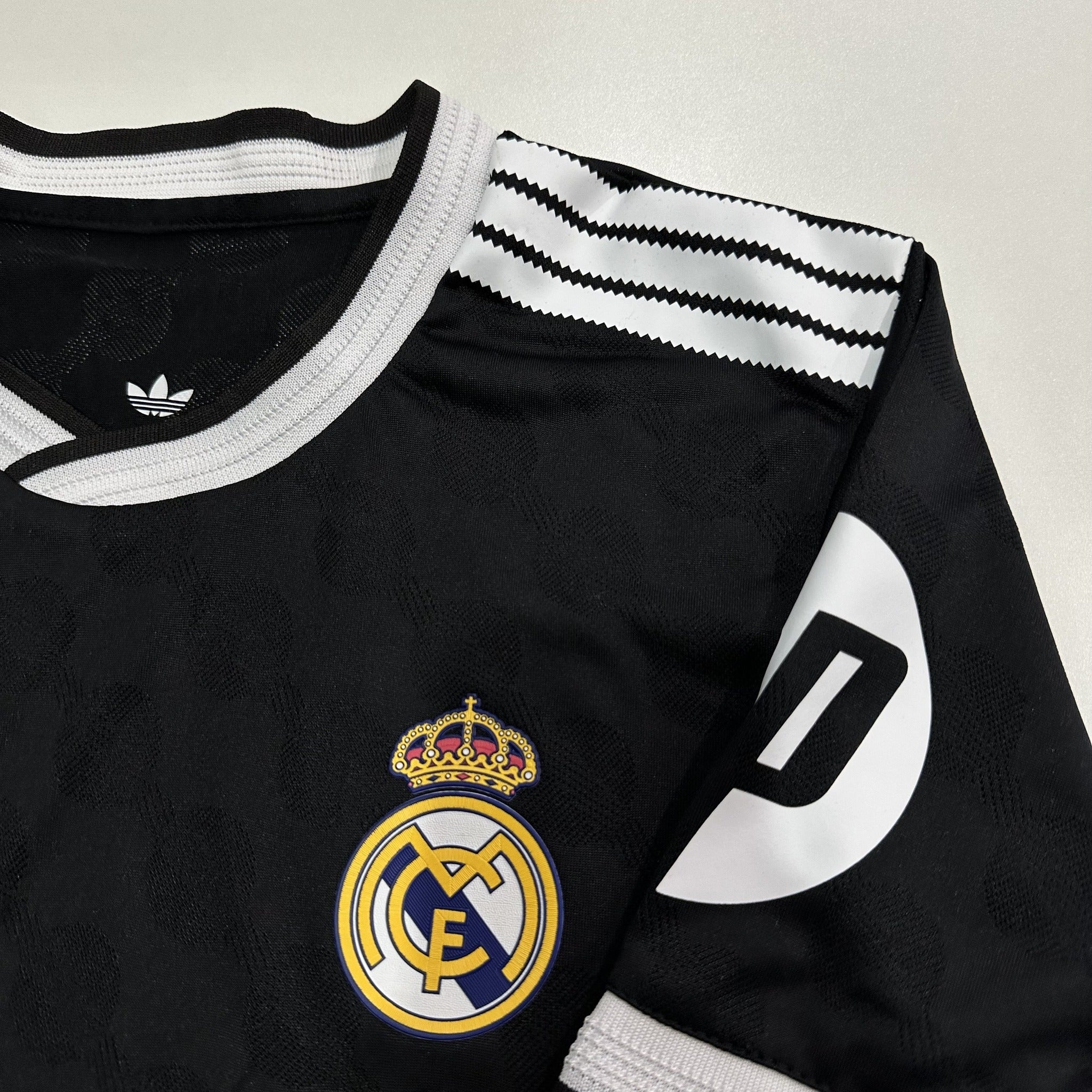 Real Madrid Player 25/26 Black Special Edition Kit – image 9
