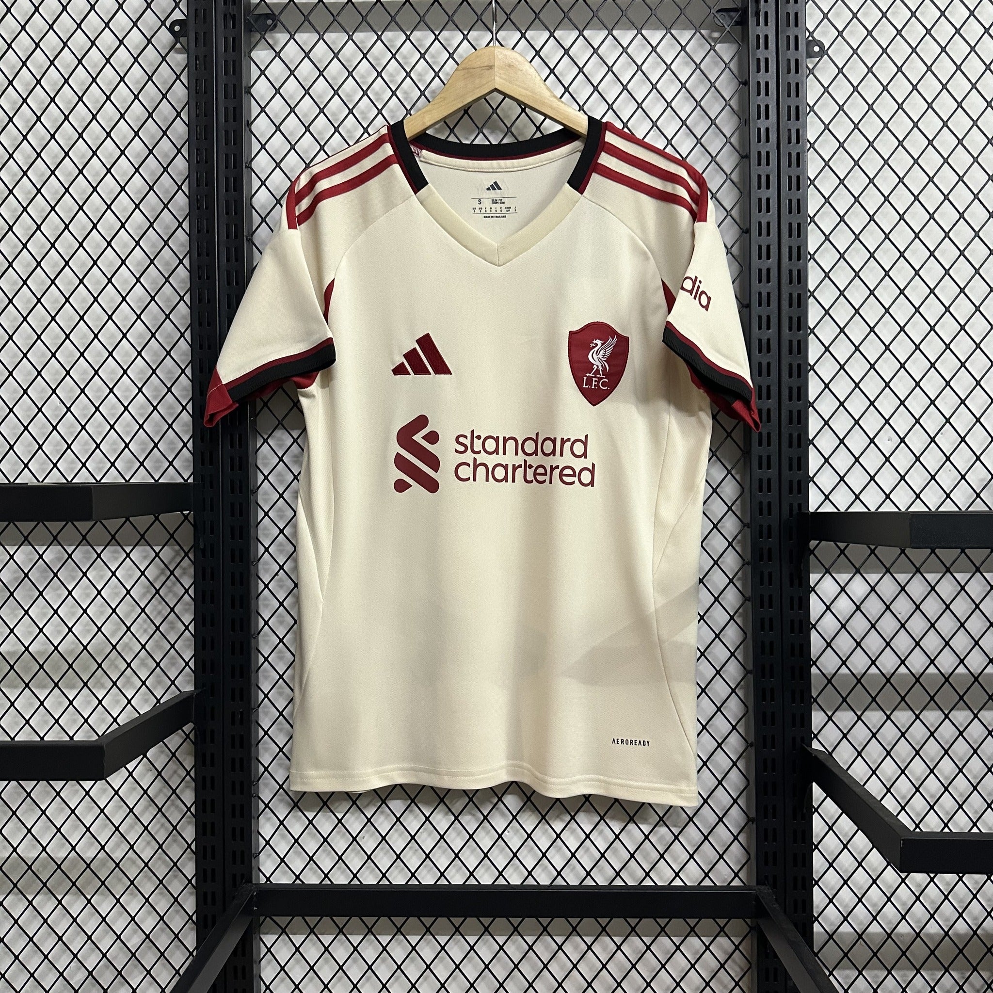 Liverpool 25/26 Away Kit – image 1