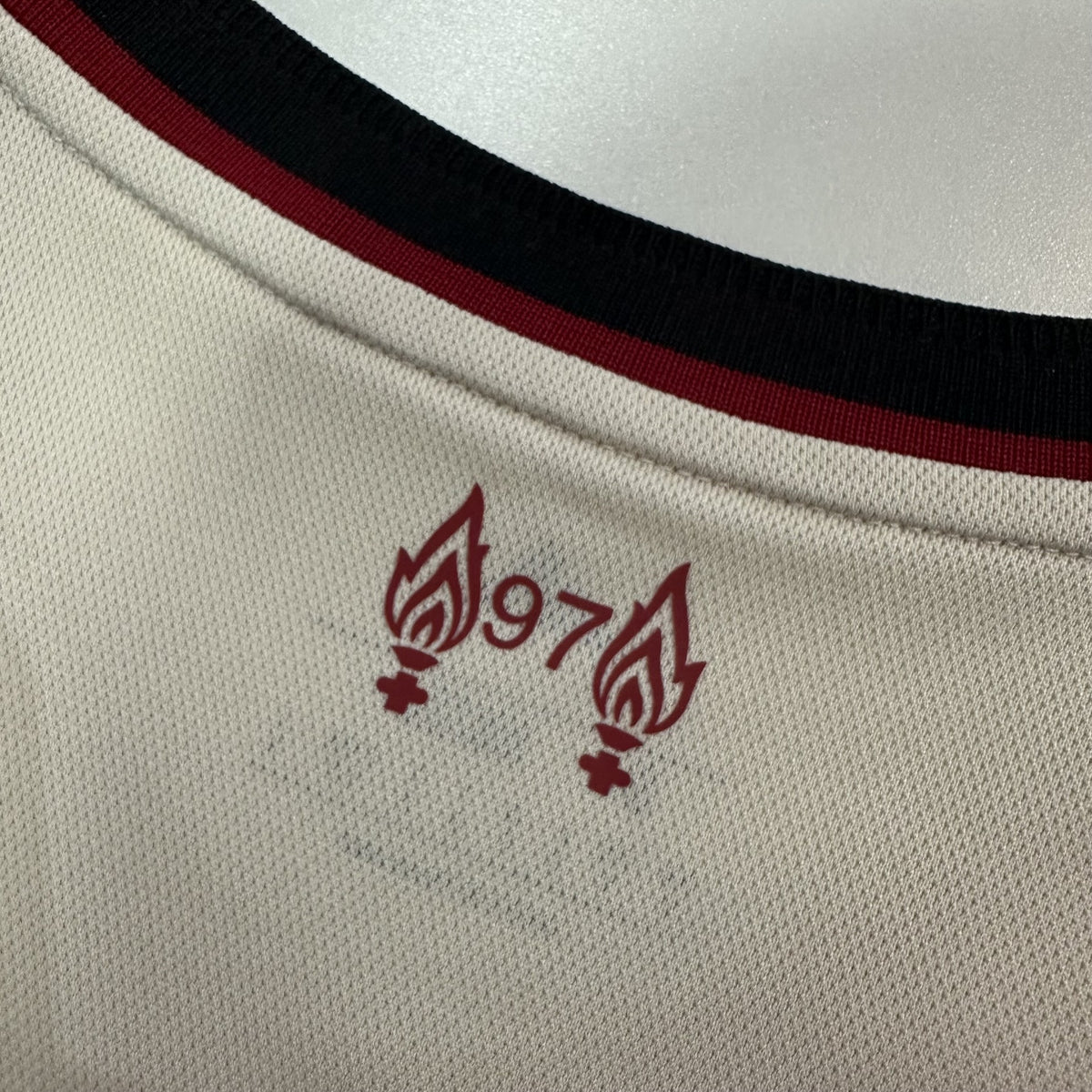 Liverpool 25/26 Away Kit – image 7