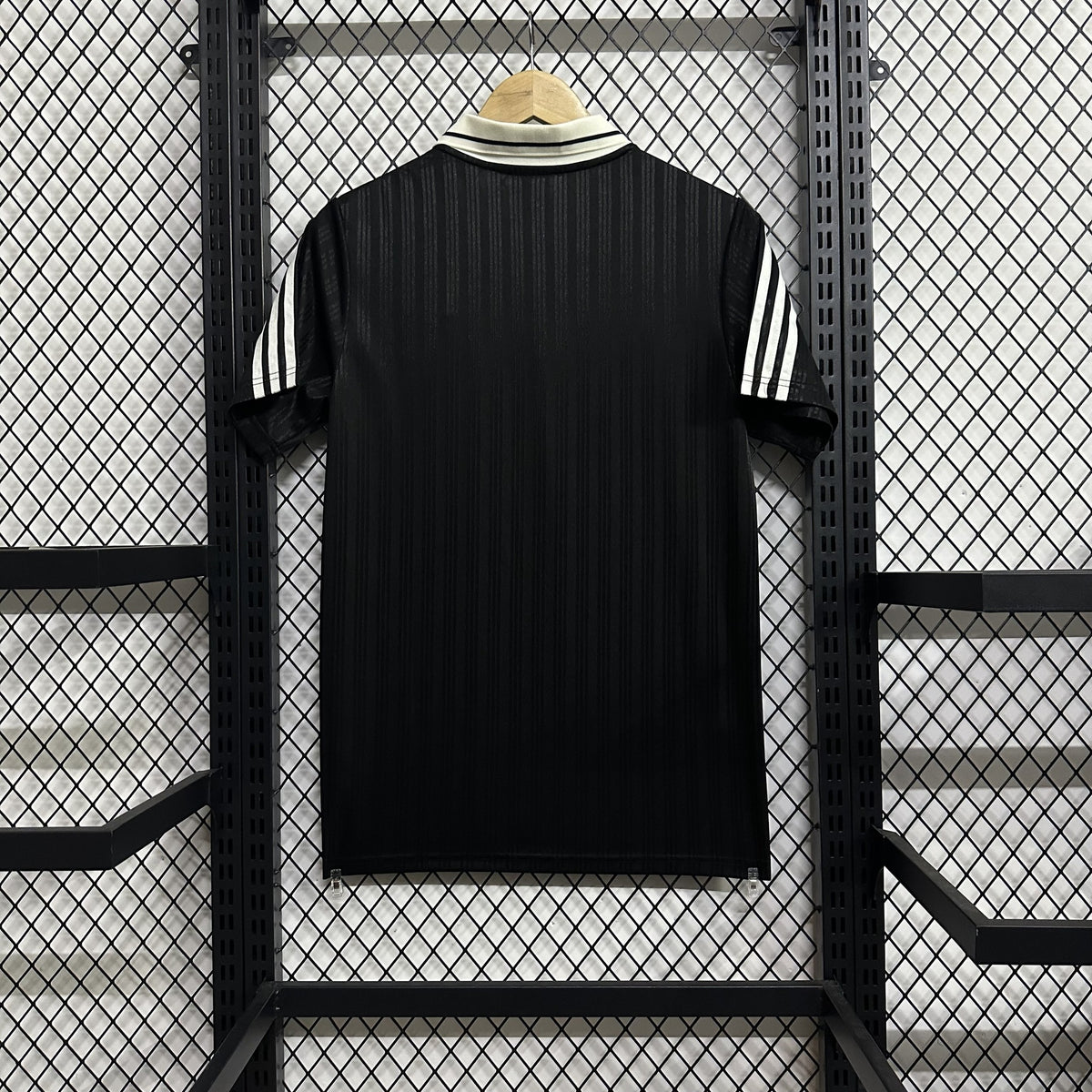 Manchester City 25/26 x Oasis Black Special Edition Kit – image 2