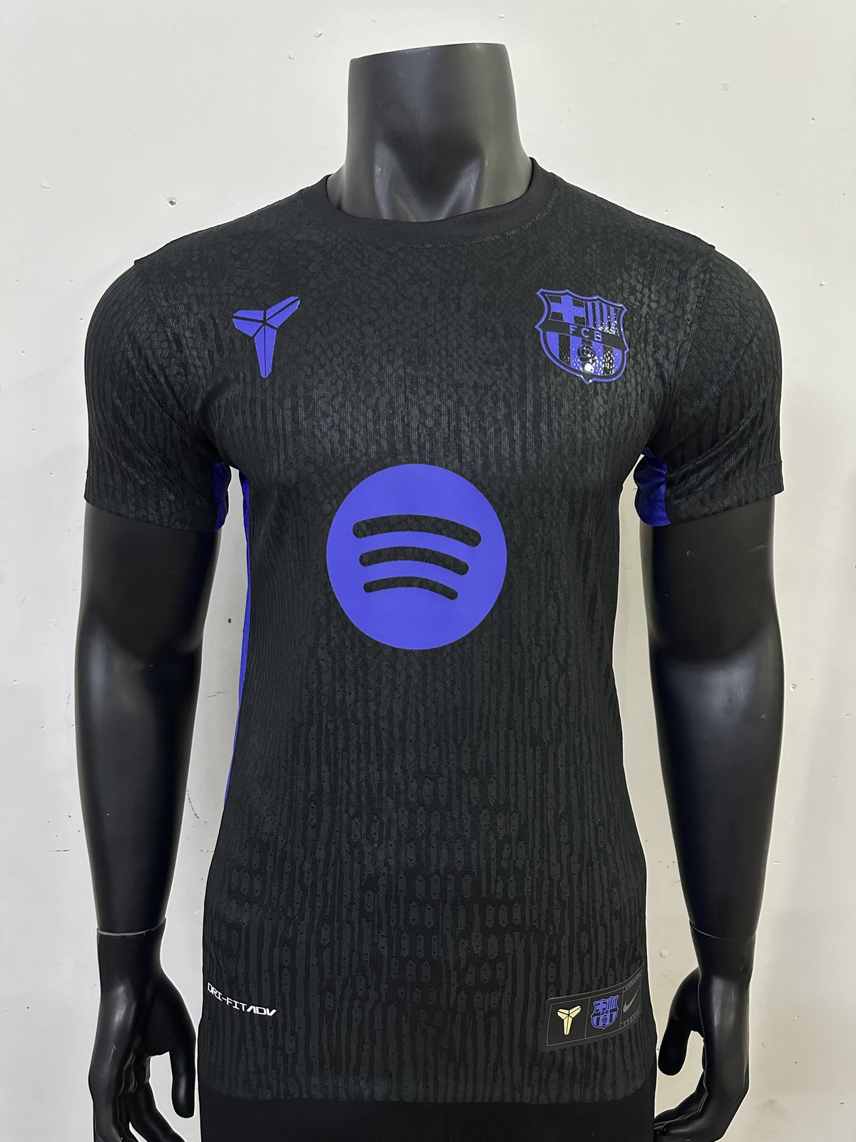 Barcelona Player 25/26 x Kobe Bryant Special Edition Kit – image 1