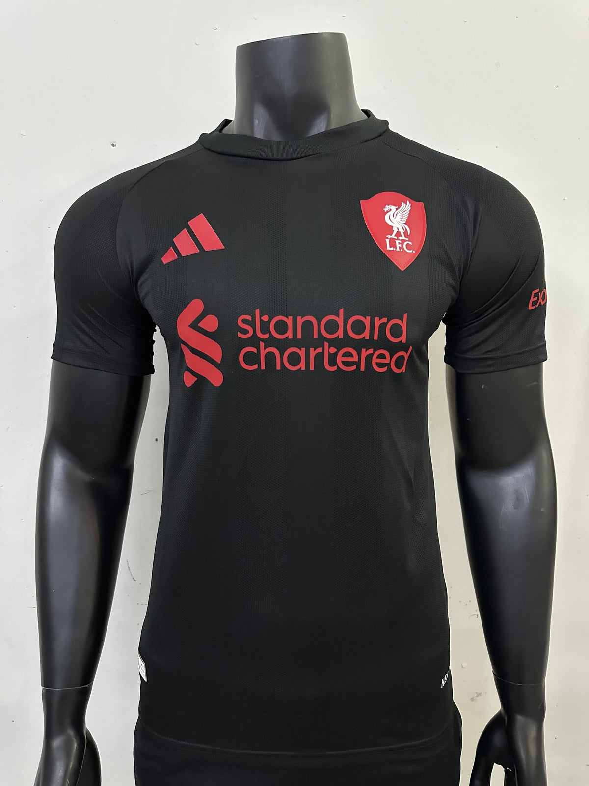 Liverpool Player 25/26 Red Logo Black Special Edition Kit – image 1