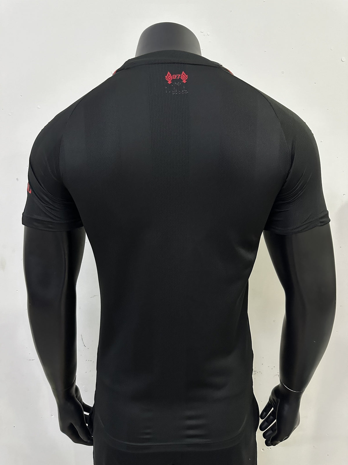 Liverpool Player 25/26 Red Logo Black Special Edition Kit – image 2