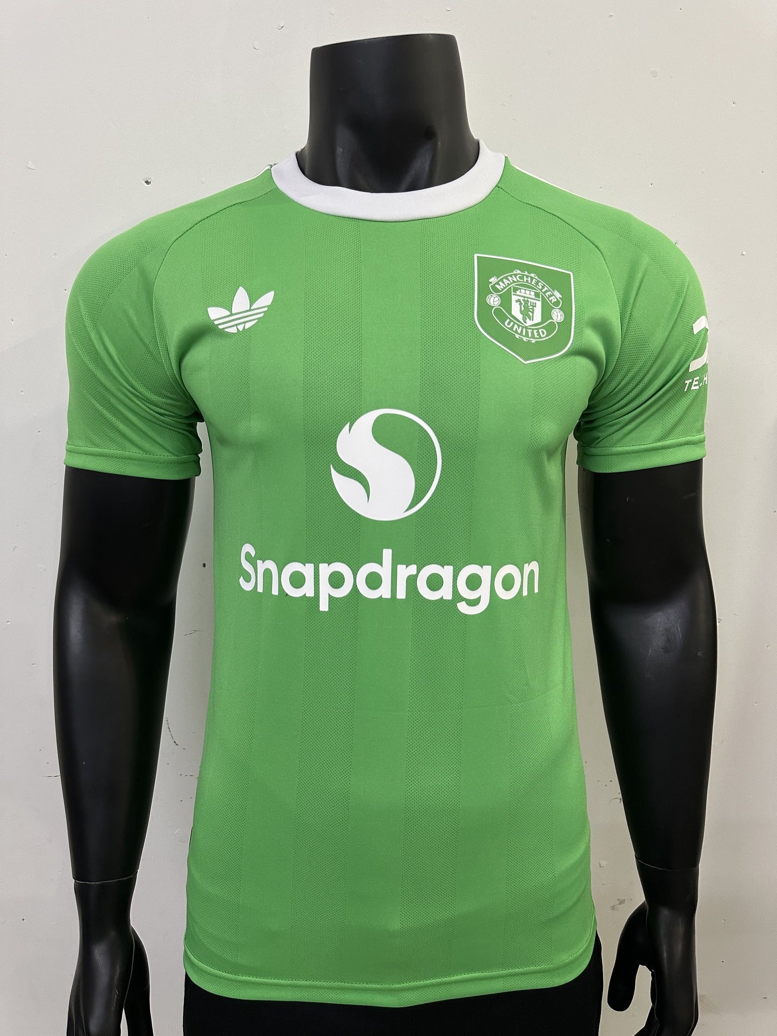 Manchester United Player 25/26 Goalkeeper Kit – image 1