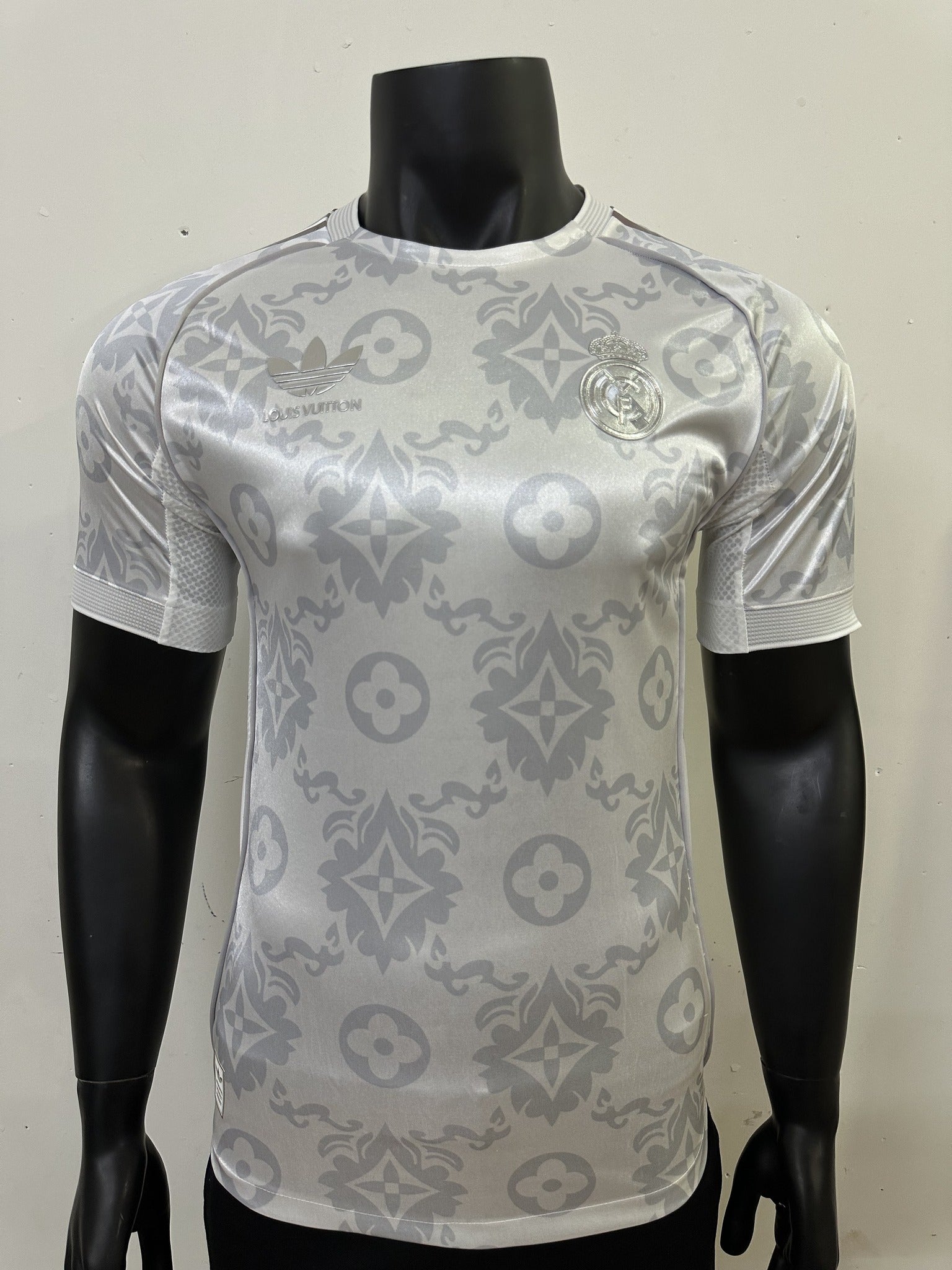 Real Madrid Player 25/26 x Louis Vuitton Special Edition Kit – image 1