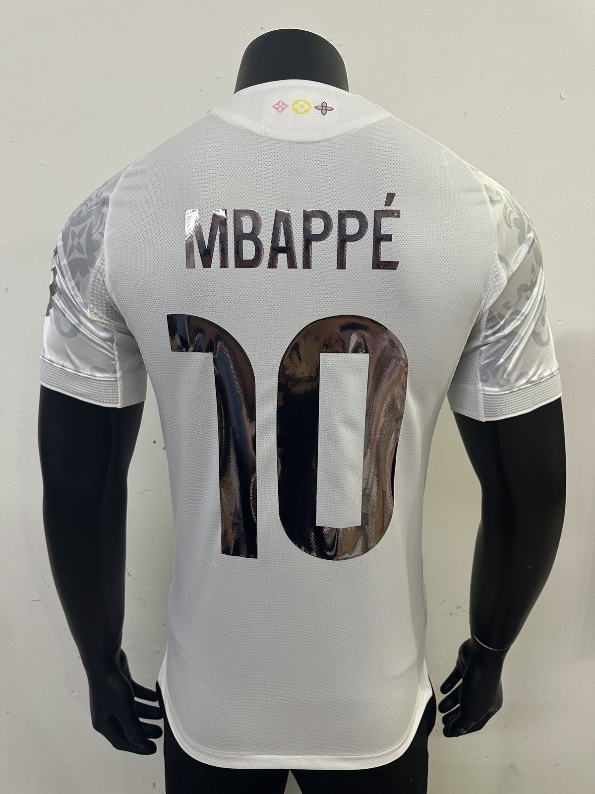 Real Madrid Player 25/26 x Louis Vuitton No. 10 Special Edition Kit – image 2