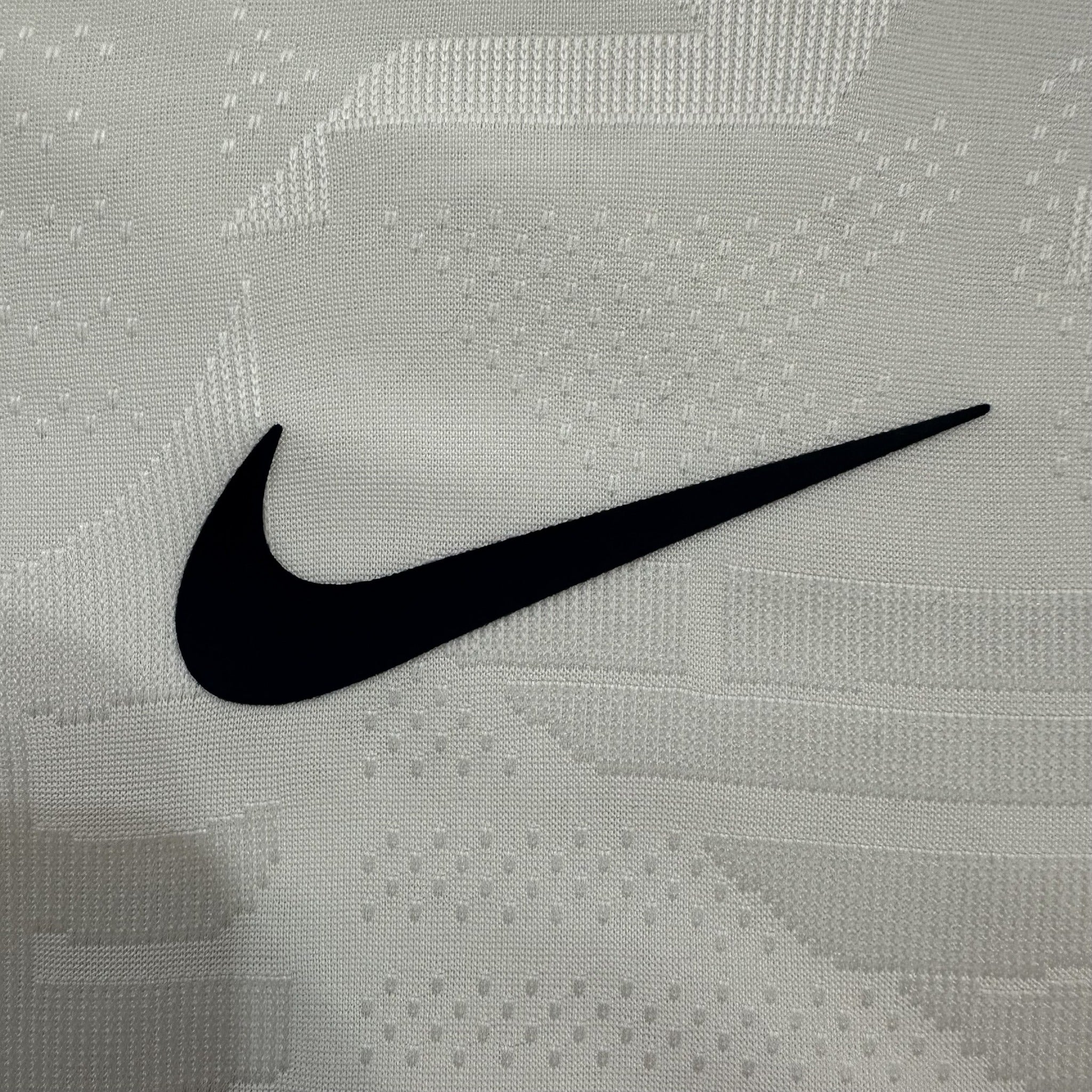 England Player 26/27 Home Long Sleeve Kit – image 7