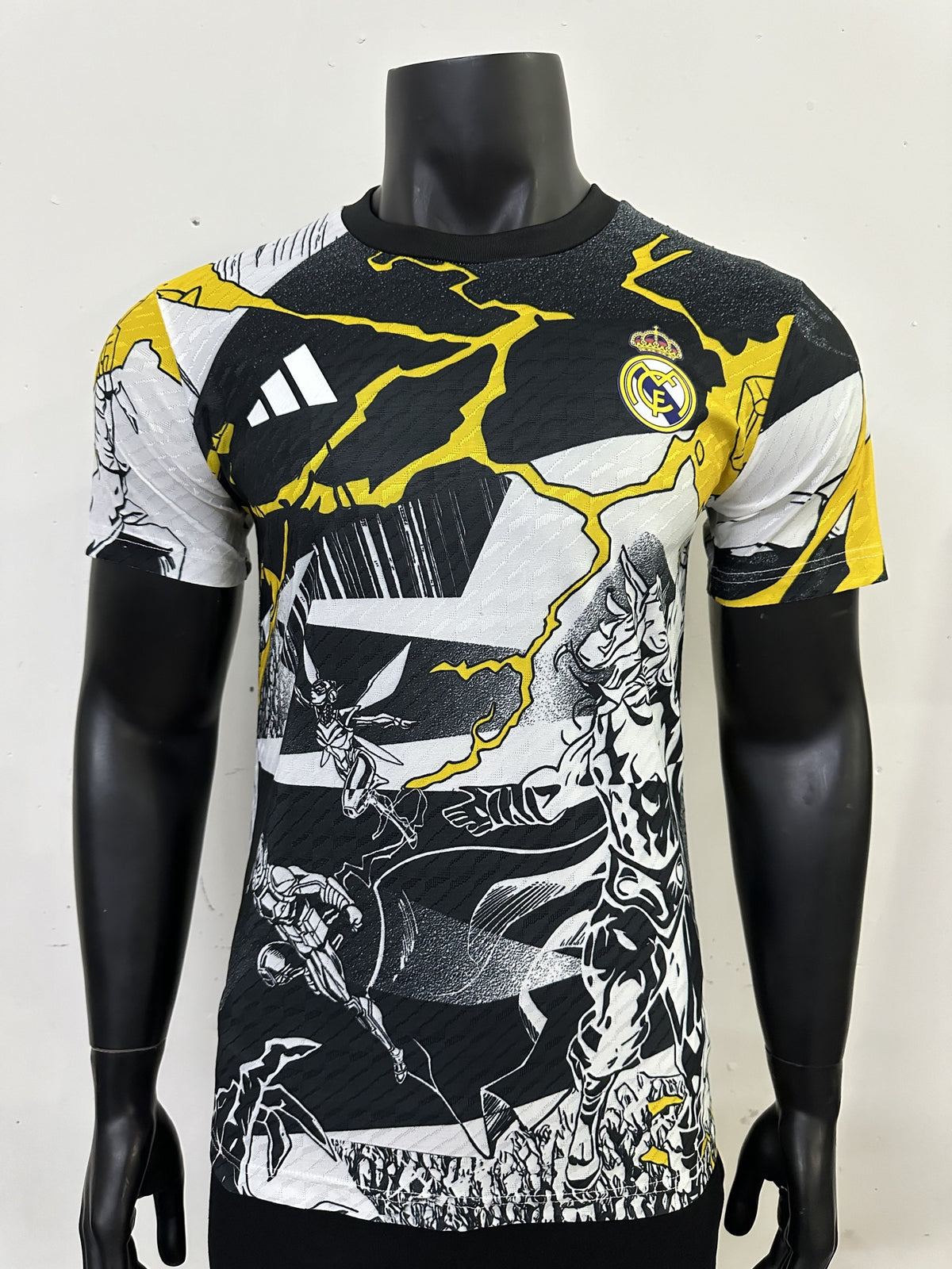 Real Madrid Player 25/26 Avengers Black & White Special Edition Kit – image 1