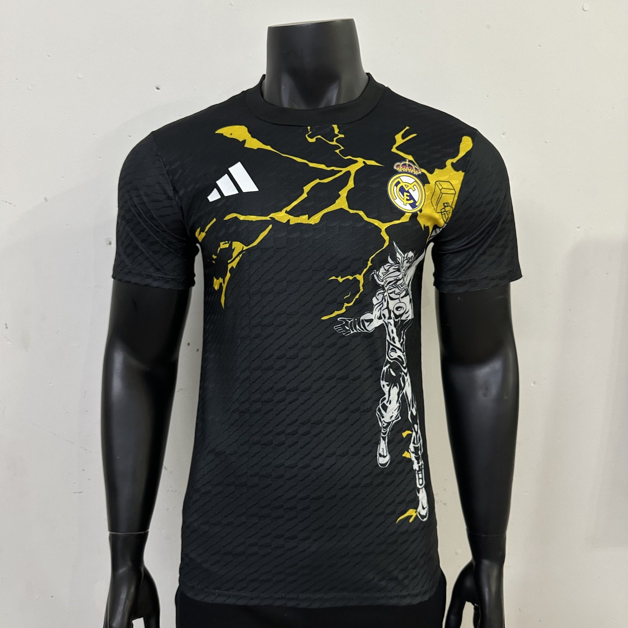 Real Madrid Player 25/26 Avengers Black Special Edition Kit – image 3
